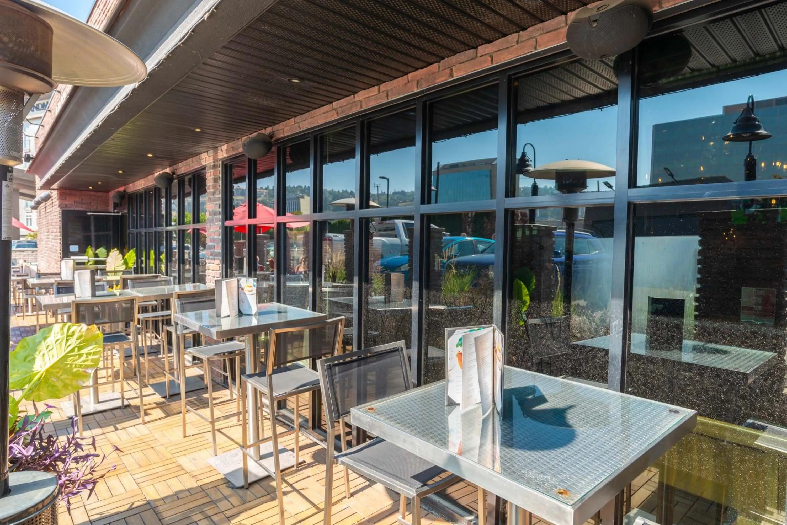 Restaurant/places to eat in Sandman Signature Kamloops Hotel