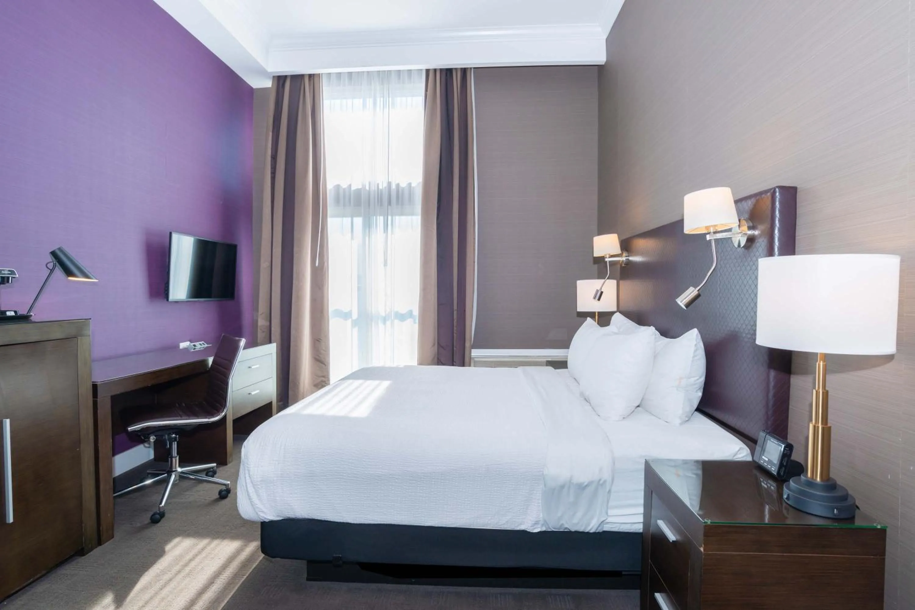 Photo of the whole room, Bed in Sandman Signature Kamloops Hotel