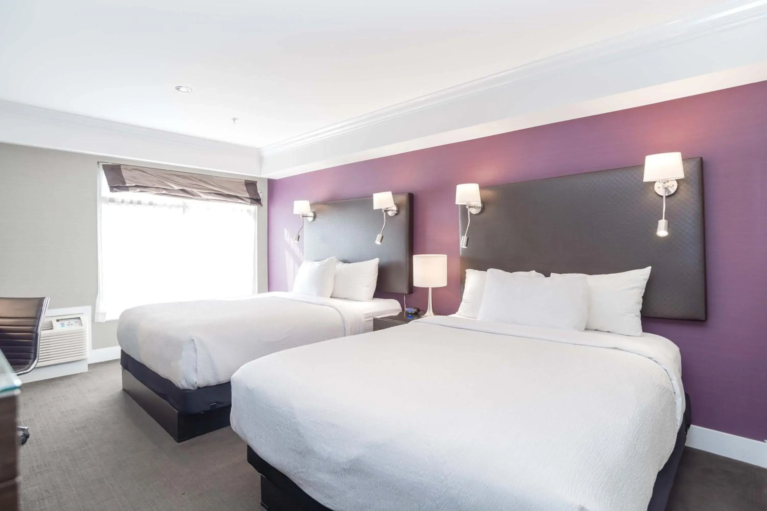 Photo of the whole room, Bed in Sandman Signature Kamloops Hotel Photo of the whole room, Bed in Sandman Signature Kamloops Hotel