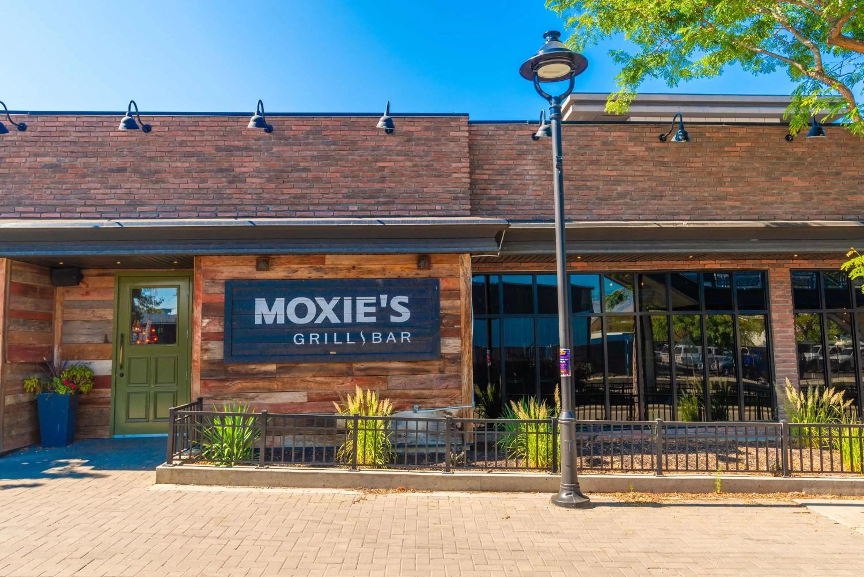 Restaurant/places to eat in Sandman Signature Kamloops Hotel