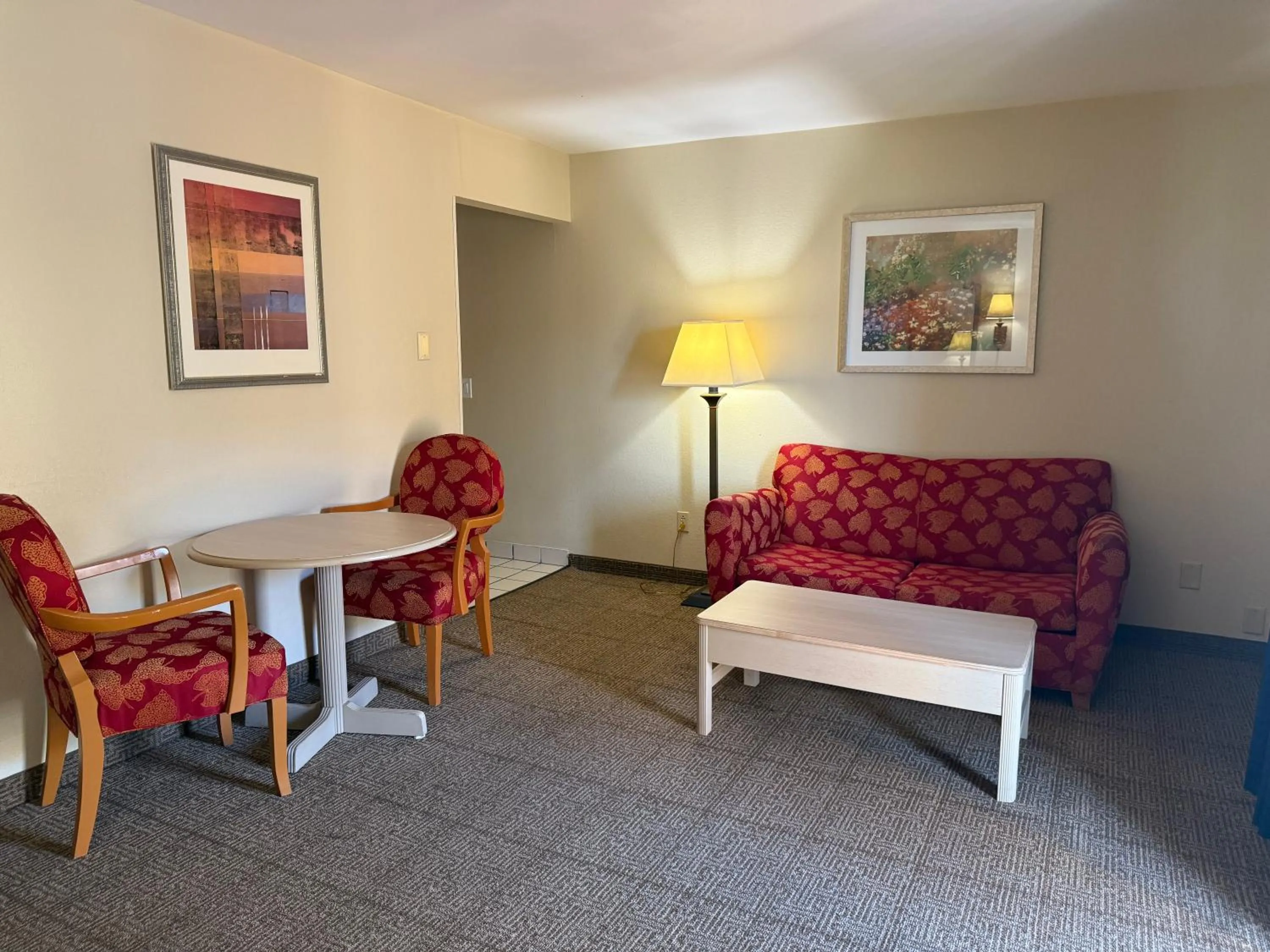 Clinton Inn & Suites