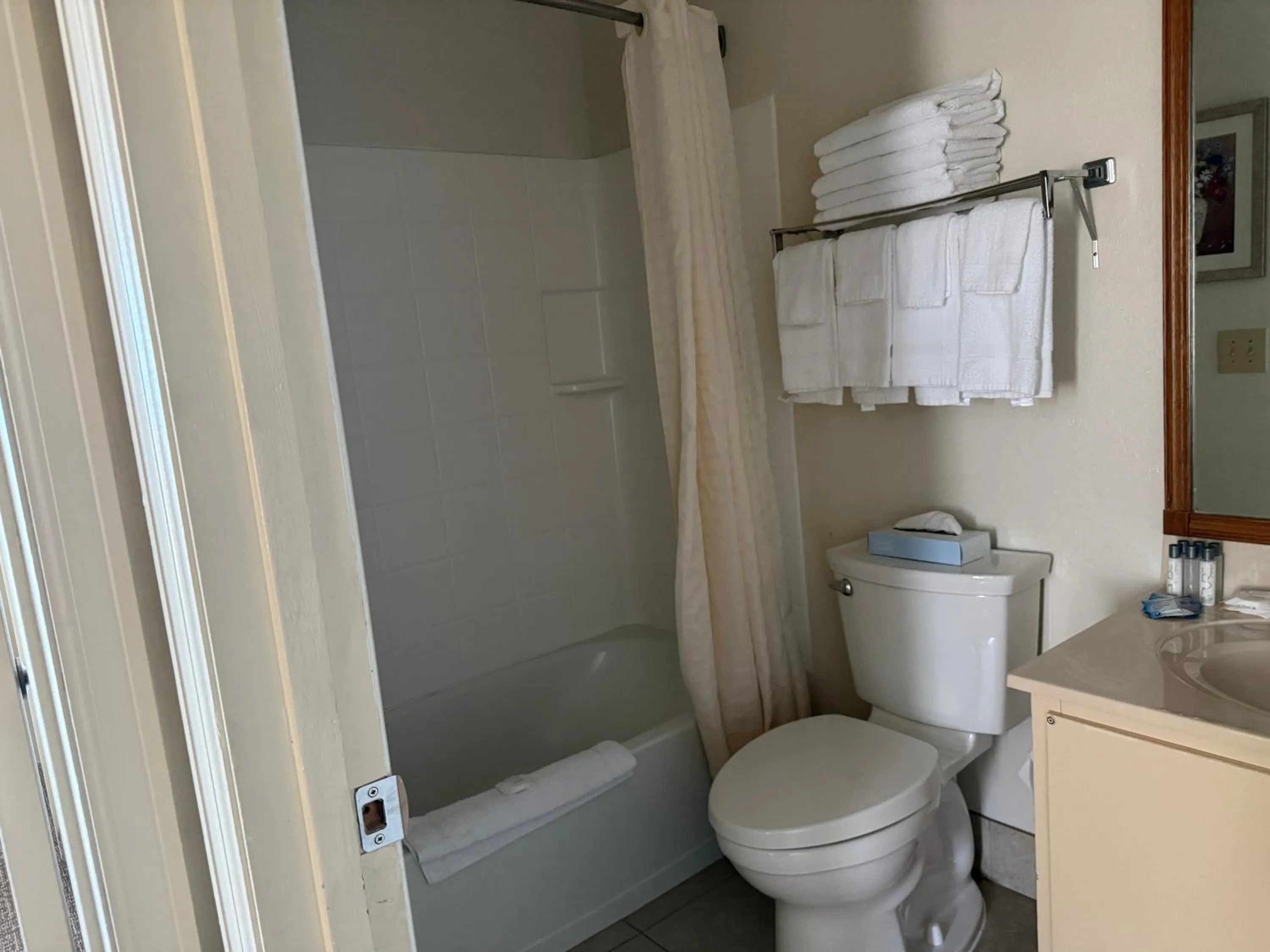 Clinton Inn & Suites