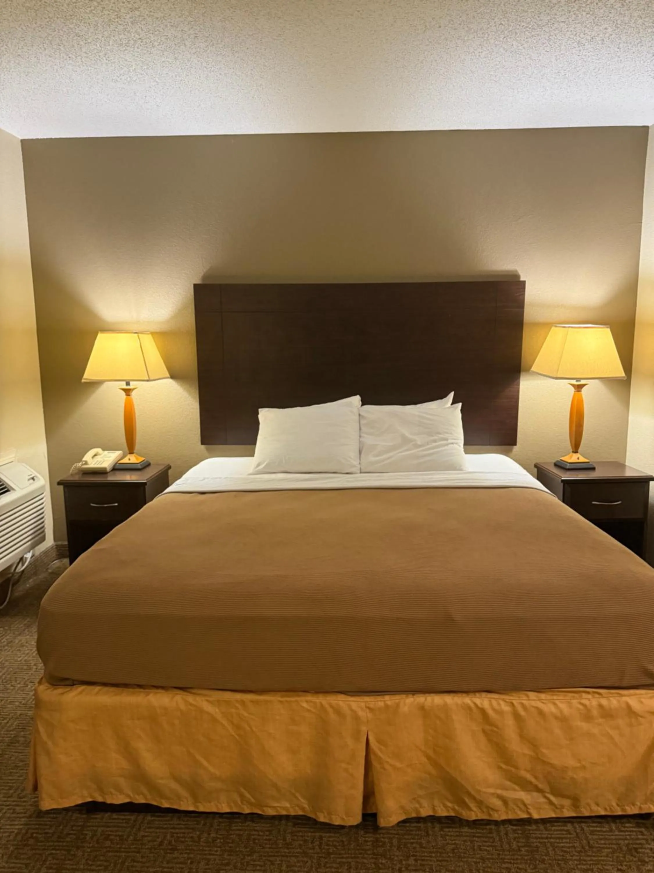 Bed in Clinton Inn & Suites