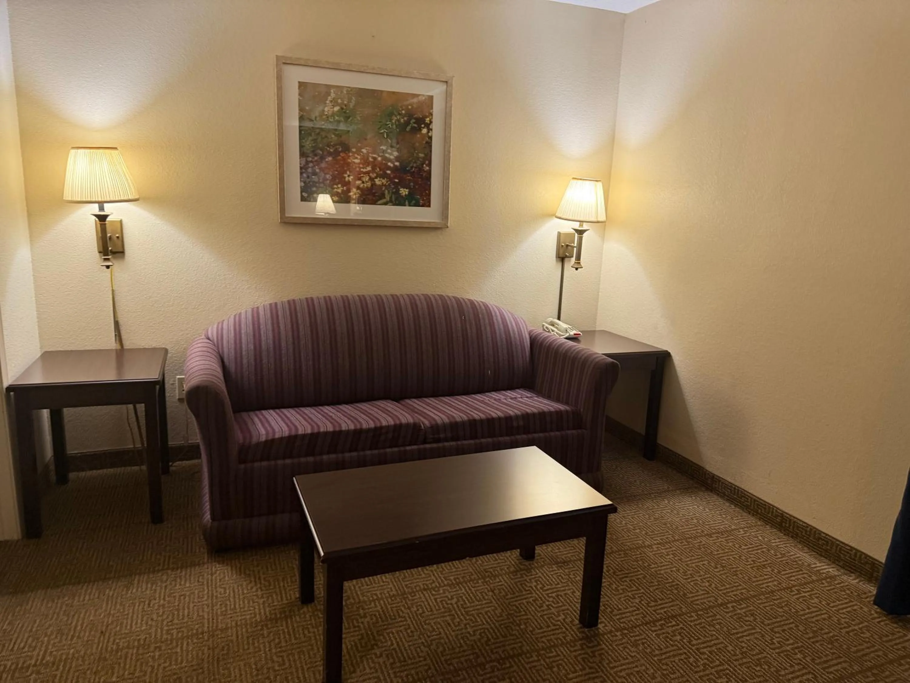 Clinton Inn & Suites