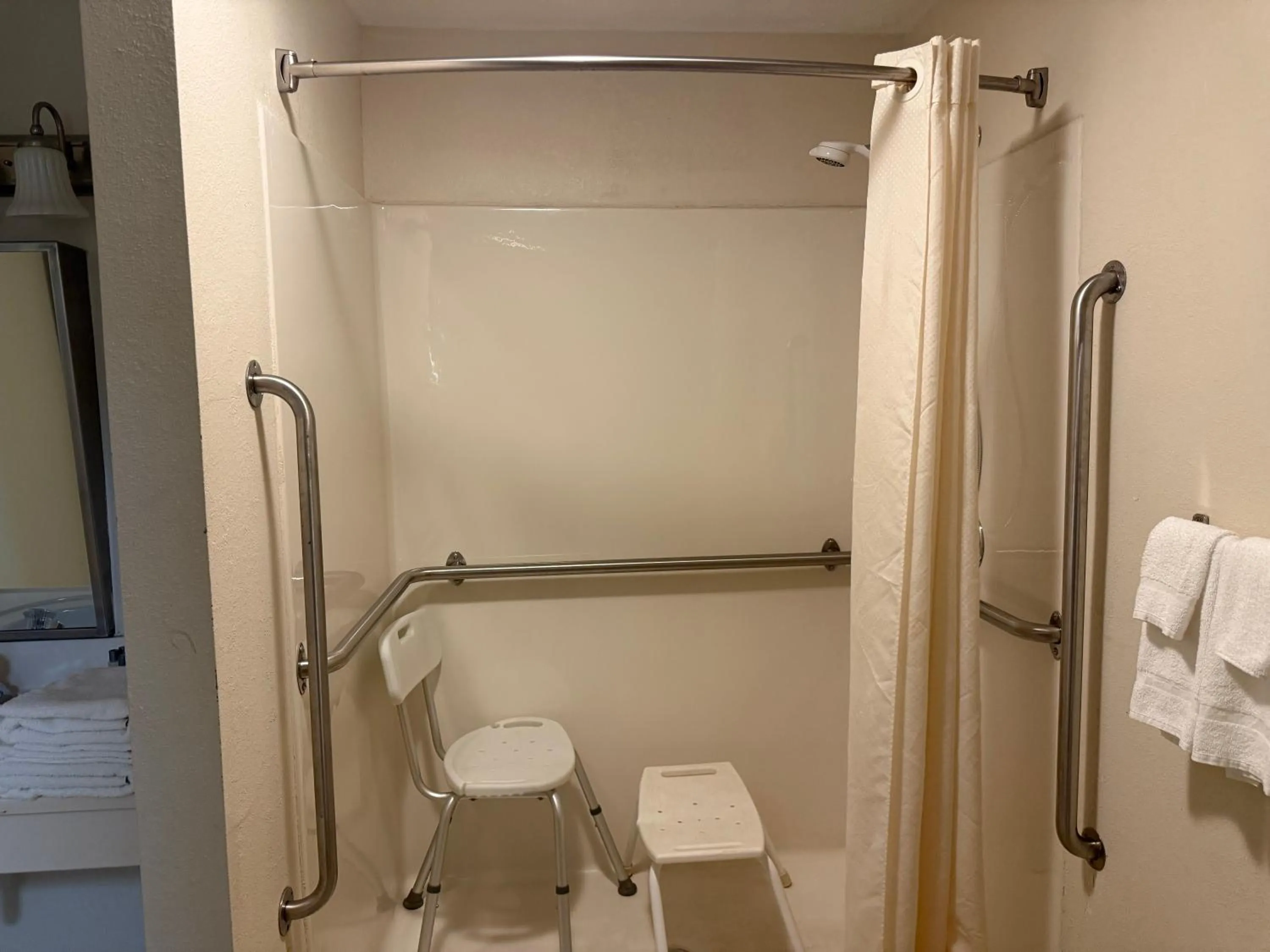 Clinton Inn & Suites