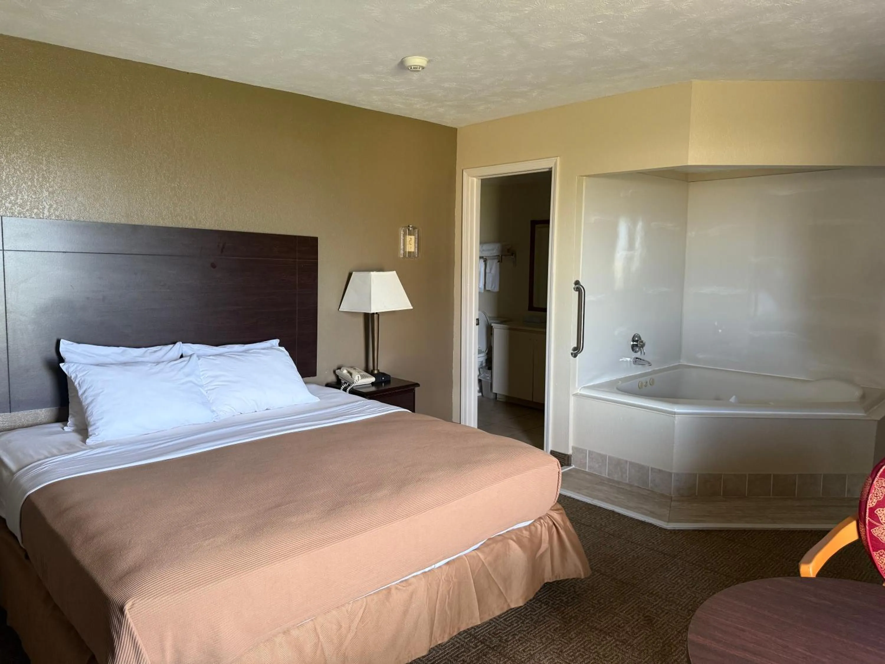 Bed in Clinton Inn & Suites