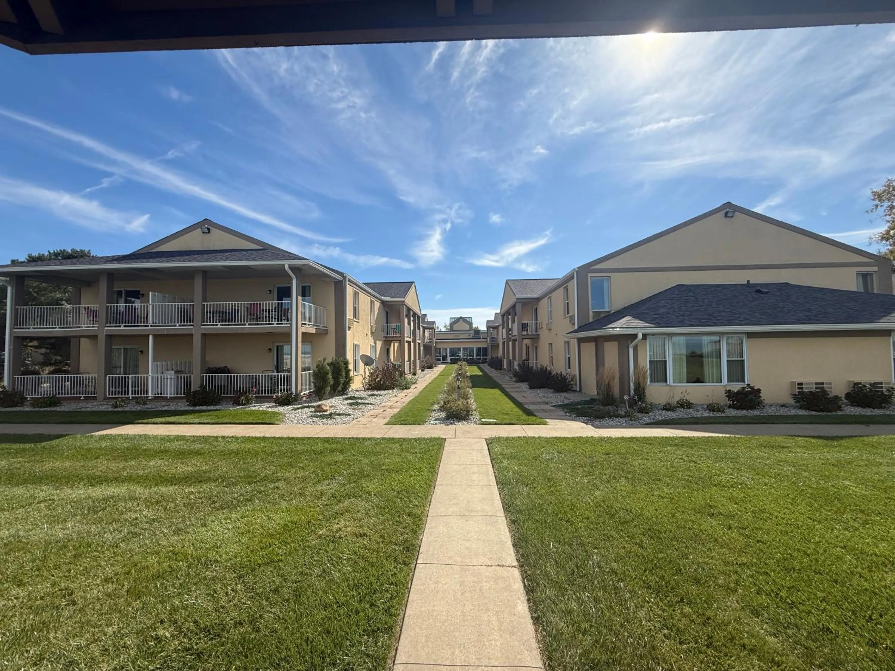 Clinton Inn & Suites