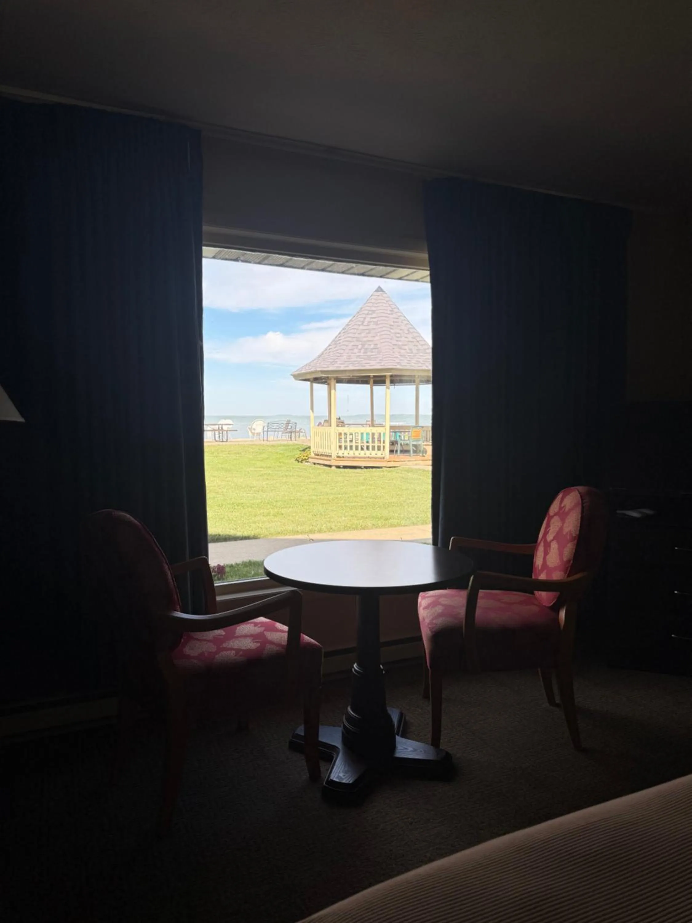 Clinton Inn & Suites