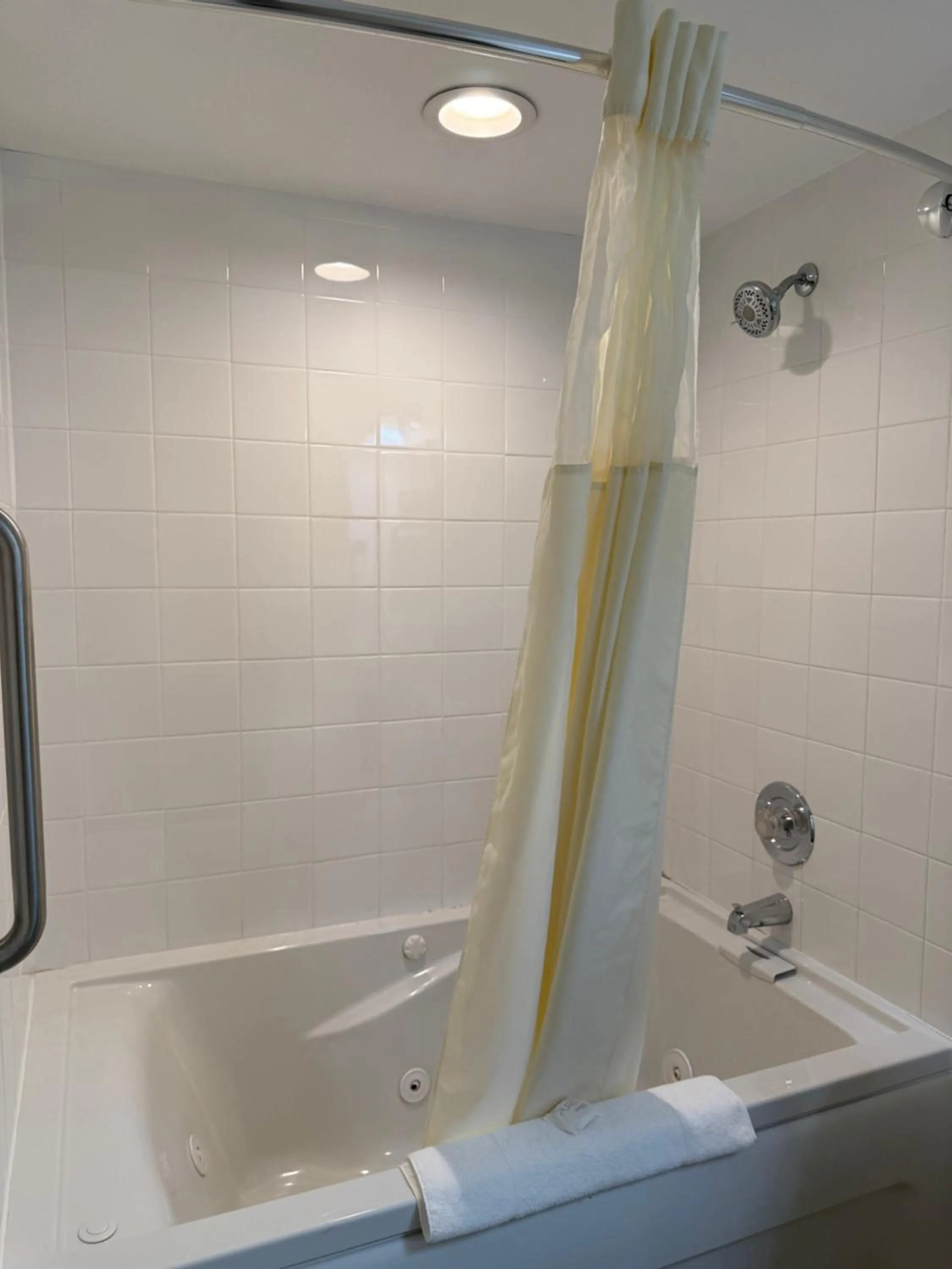 Clinton Inn & Suites