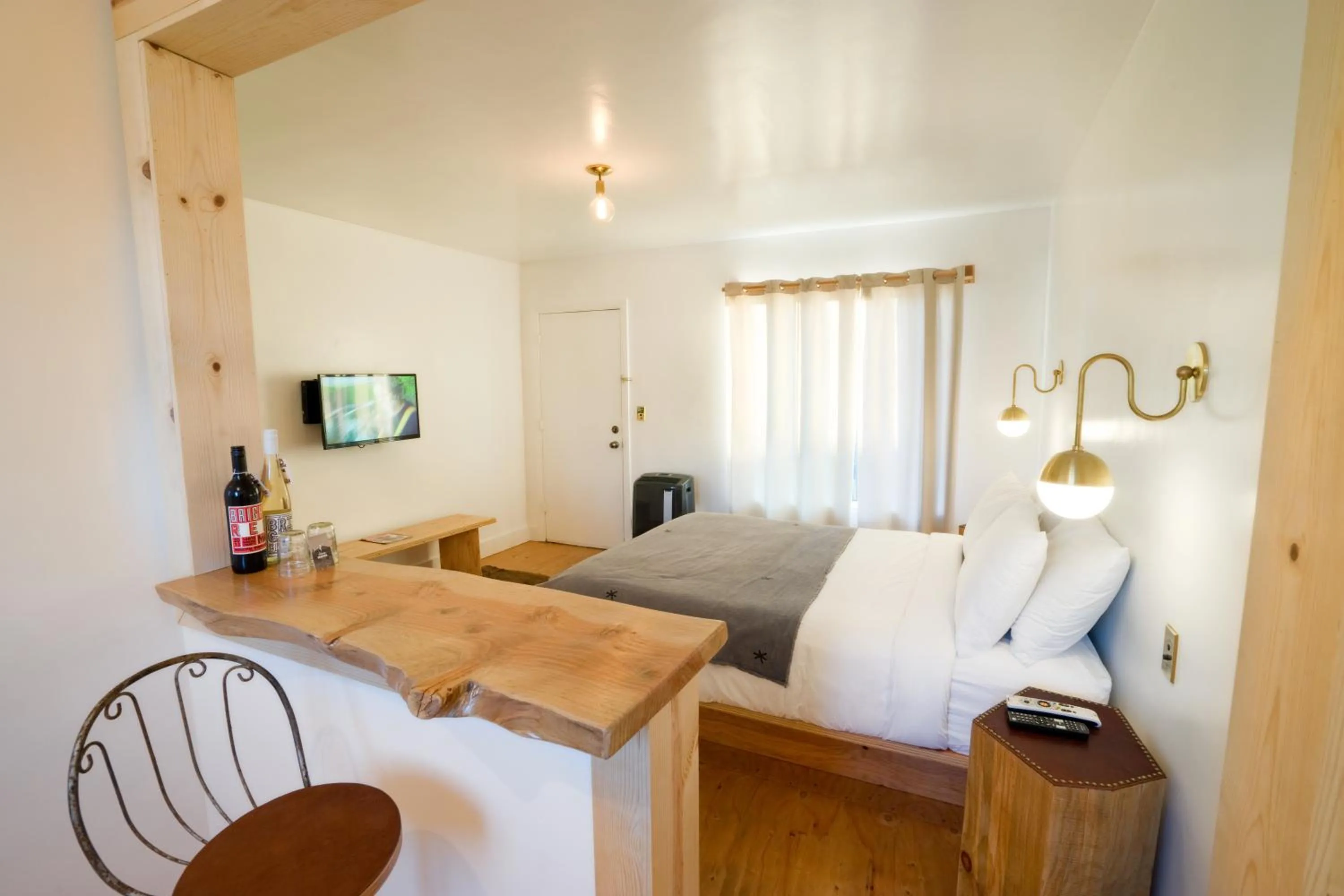 Day, Bed in Alamo Motel