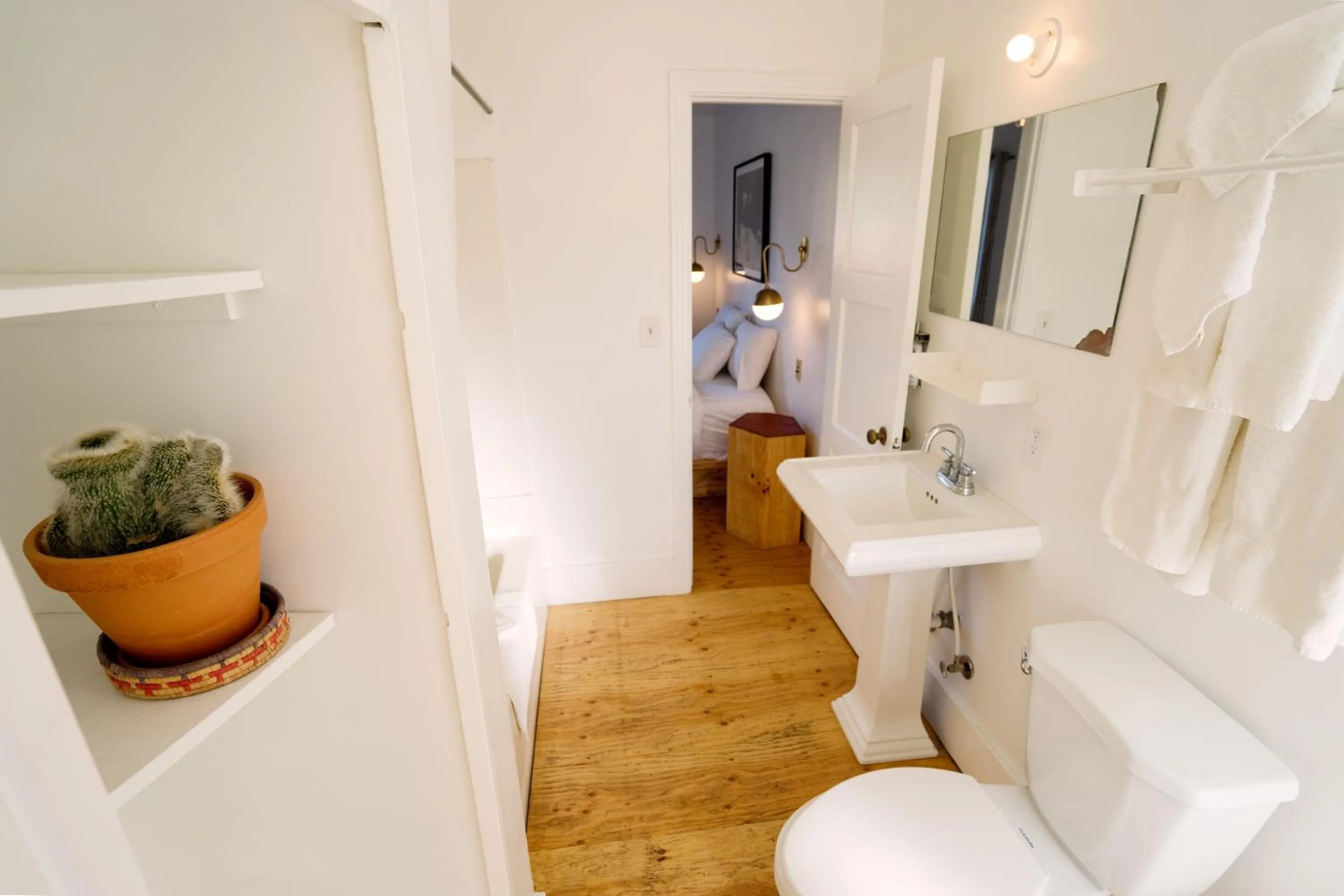 Bathroom in Alamo Motel