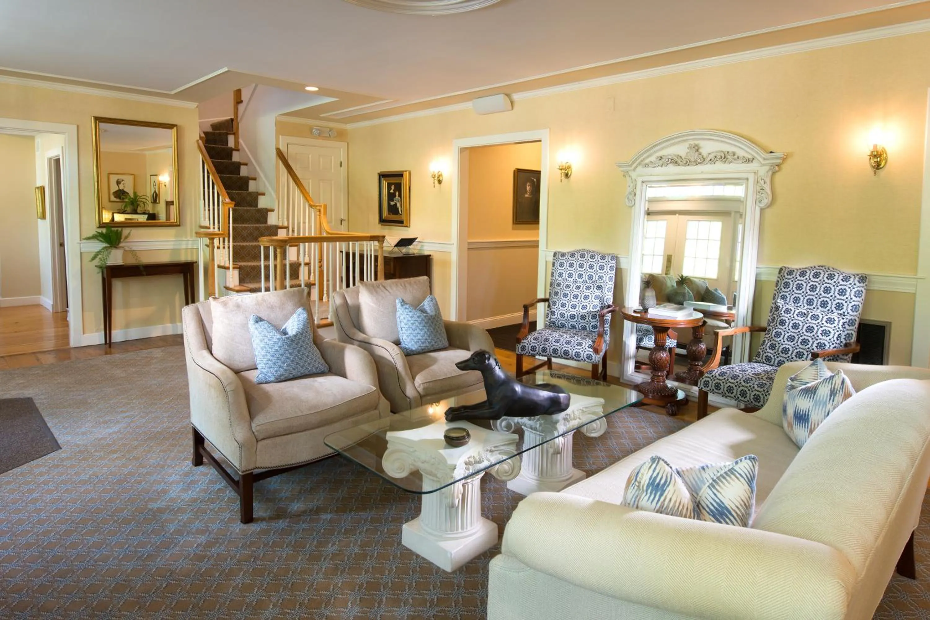 Living room in Cape Arundel Inn and Resort