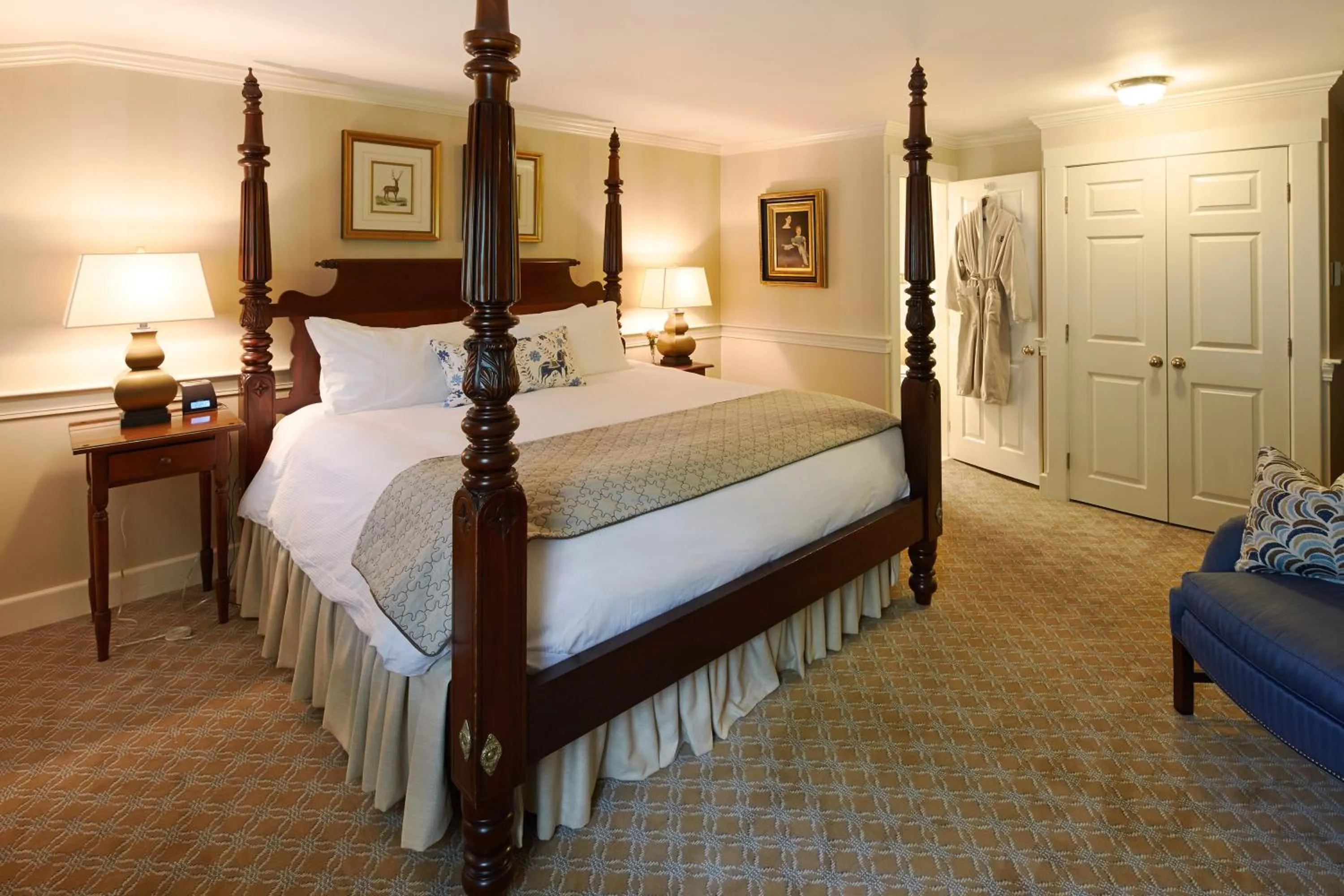 Bed in Cape Arundel Inn and Resort