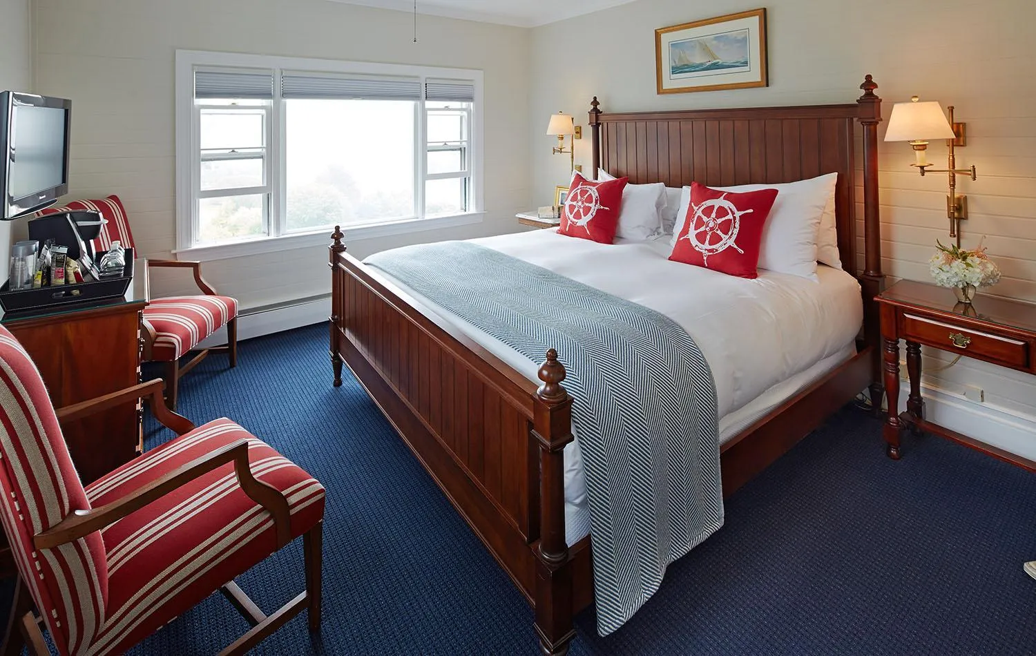 Seating area, Bed in Cape Arundel Inn and Resort
