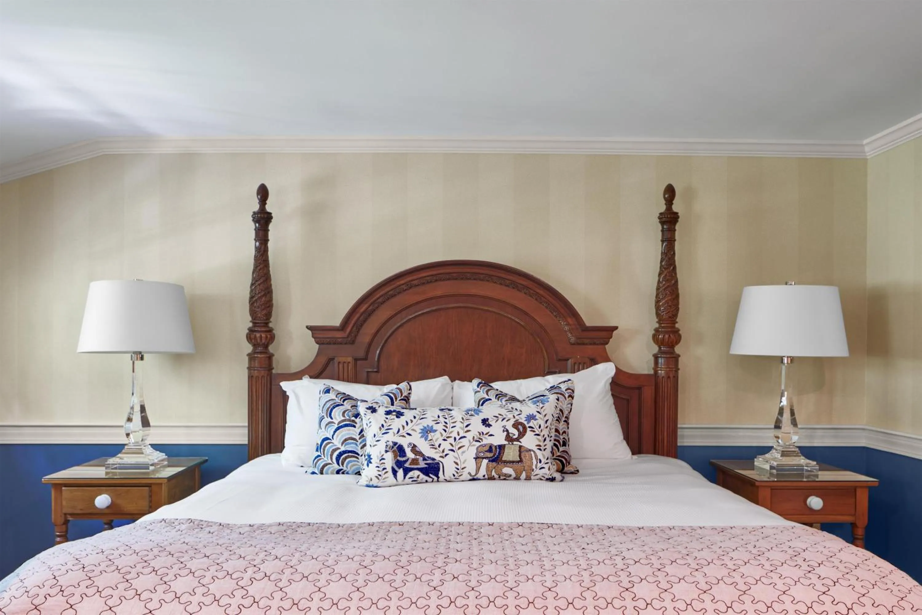 Photo of the whole room, Bed in Cape Arundel Inn and Resort