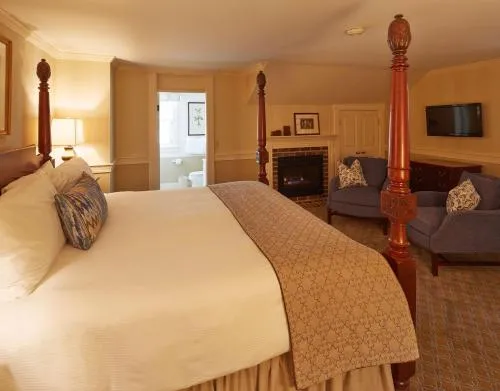 Bedroom, Bed in Cape Arundel Inn and Resort