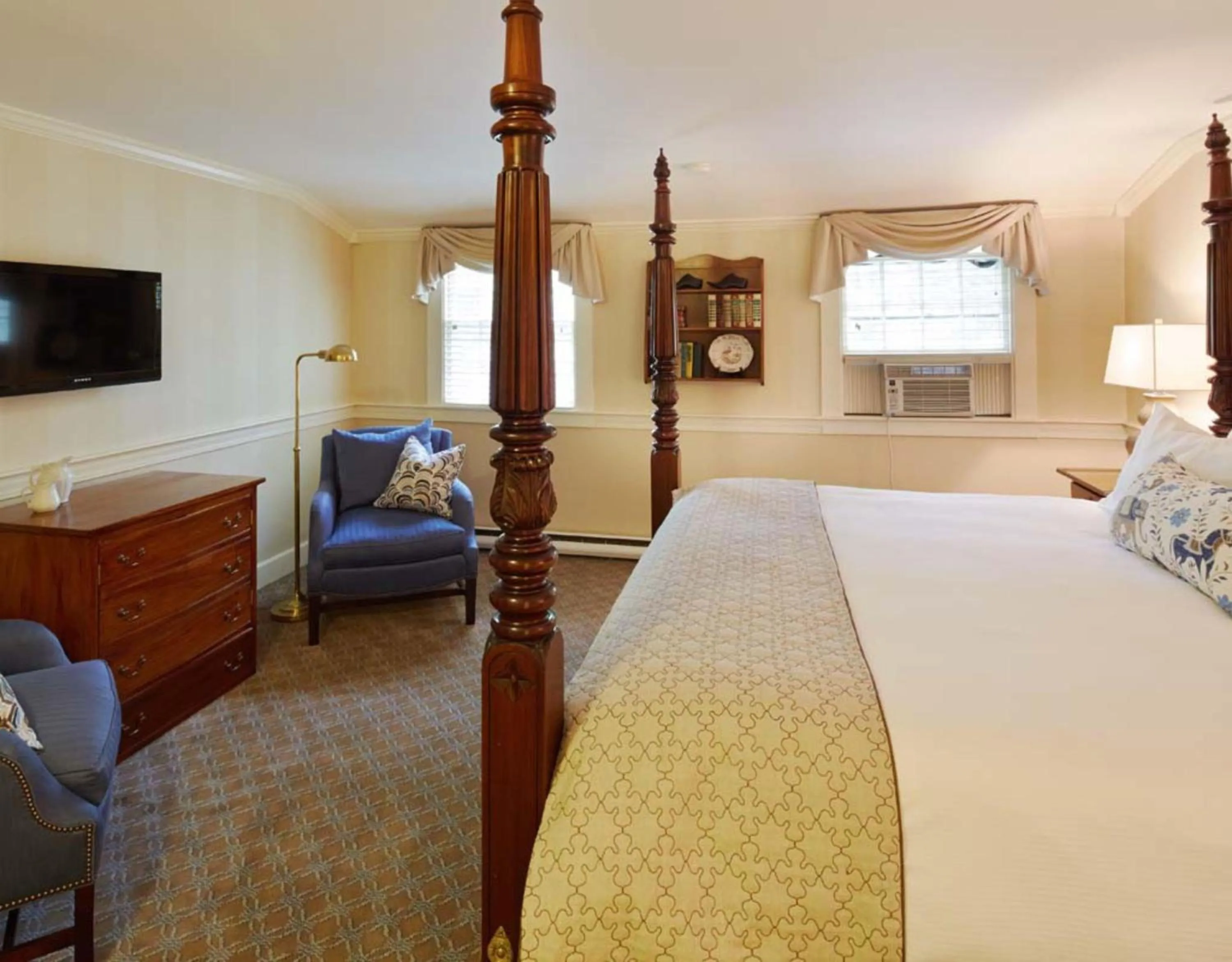 Bedroom, Bed in Cape Arundel Inn and Resort