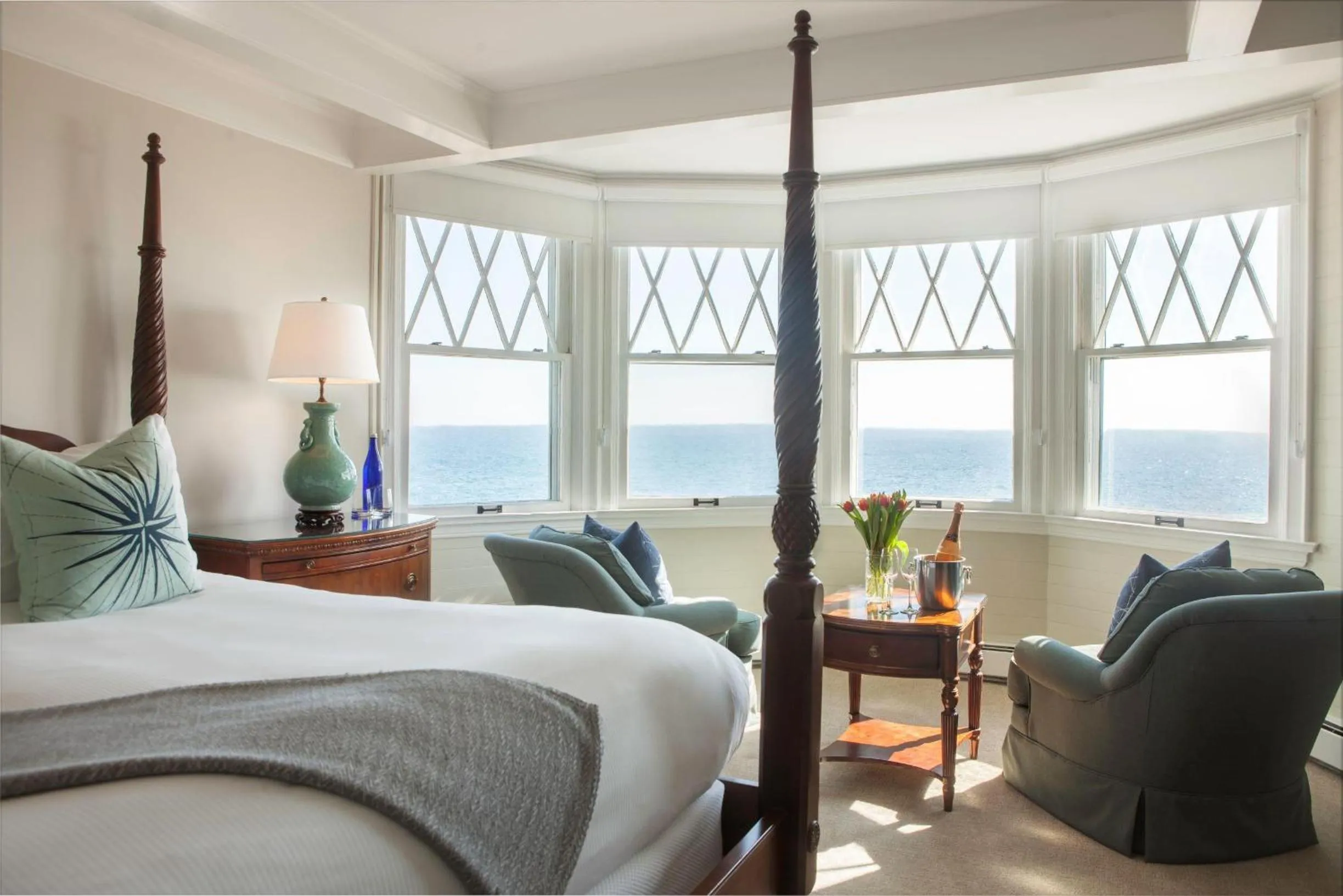 Photo of the whole room, Bed in Cape Arundel Inn and Resort