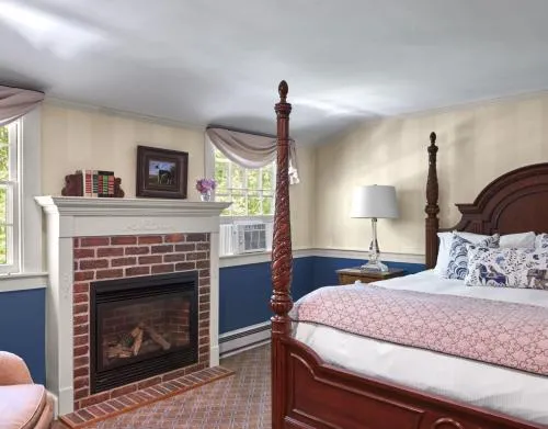 Bedroom, Bed in Cape Arundel Inn and Resort