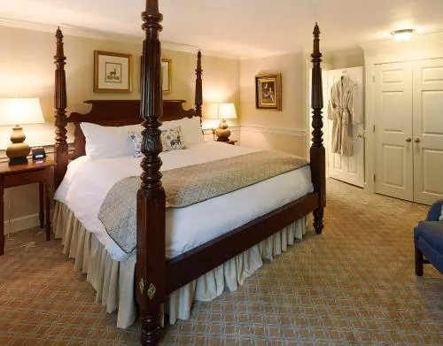 Bedroom, Bed in Cape Arundel Inn and Resort