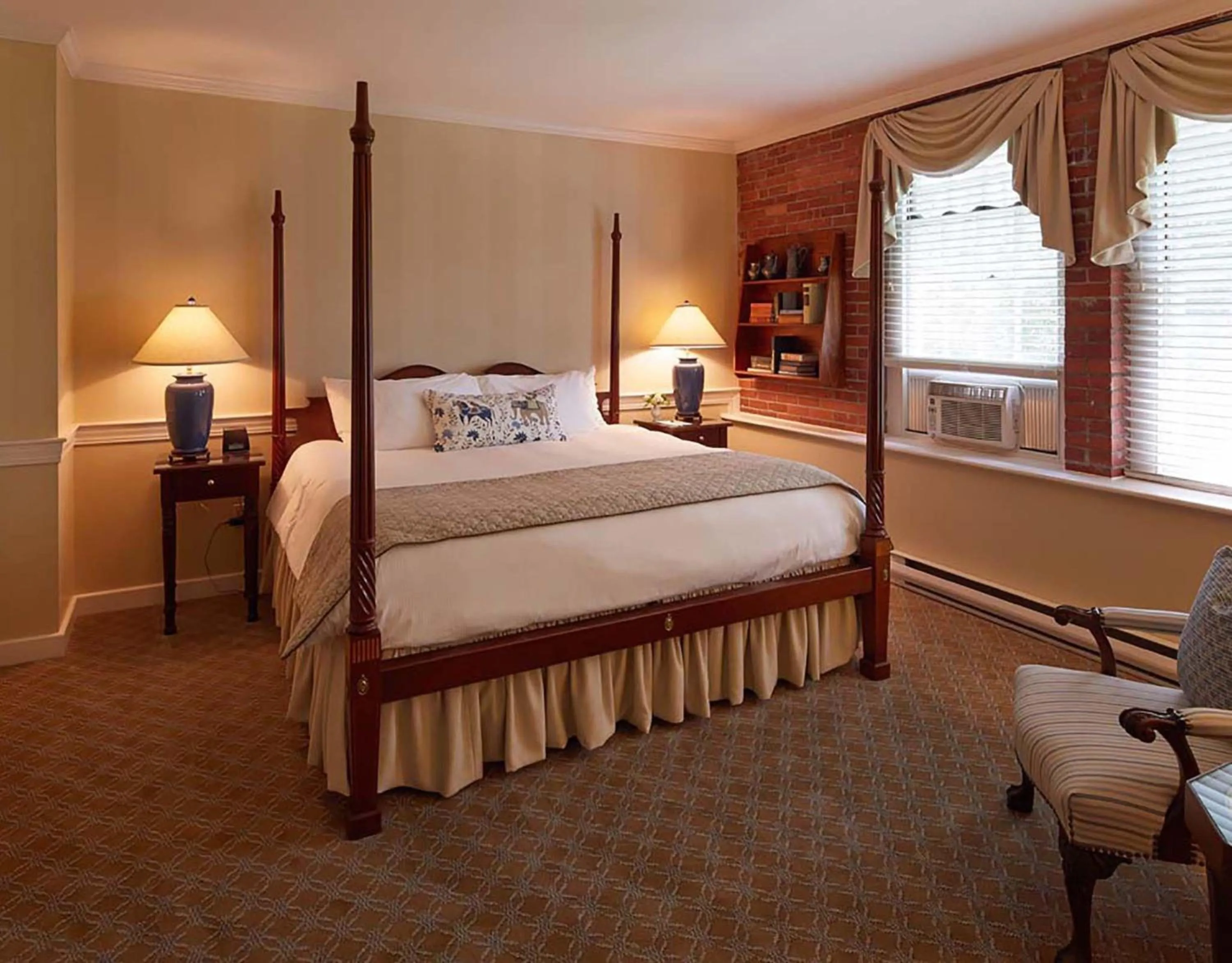 Bedroom, Bed in Cape Arundel Inn and Resort