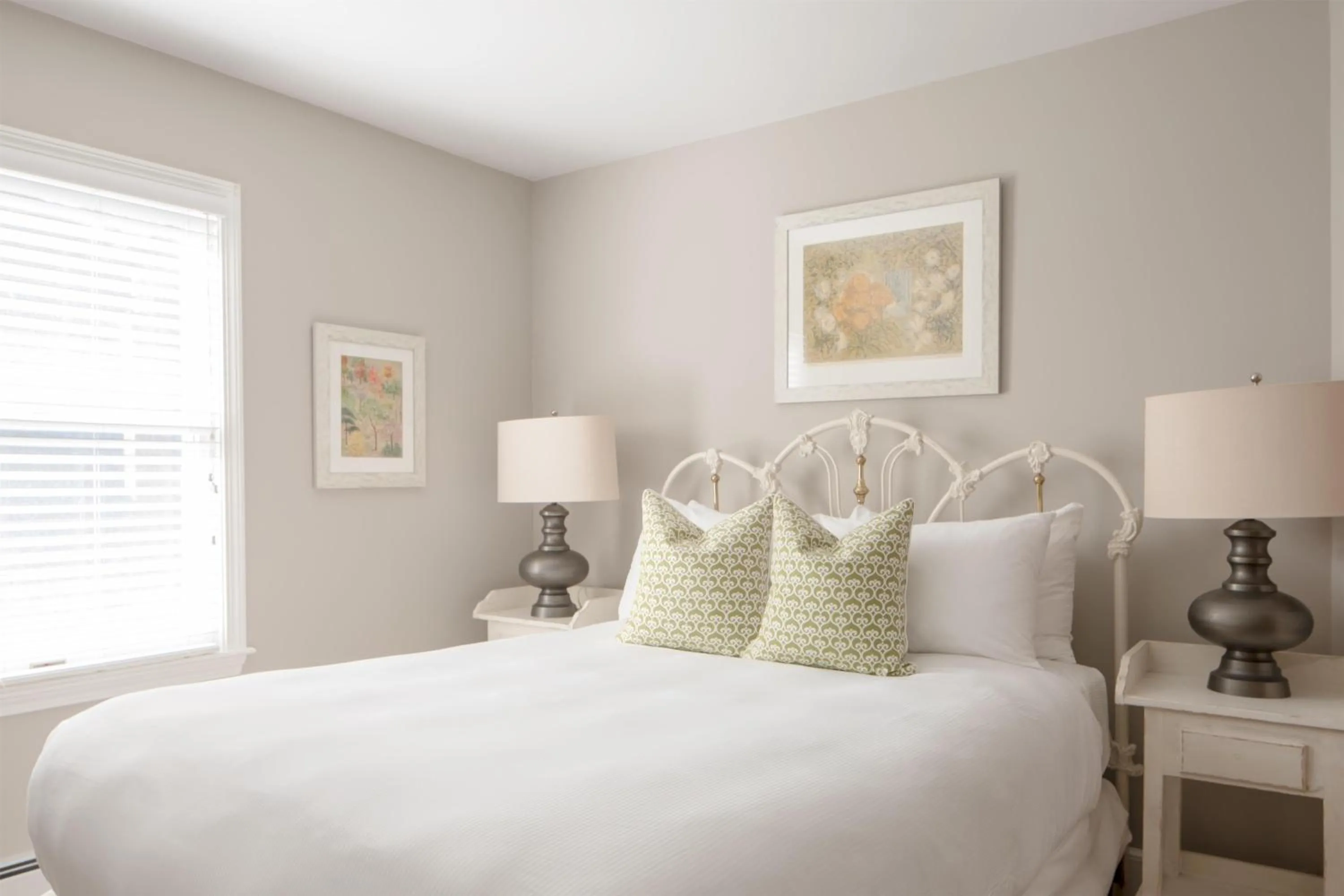 Photo of the whole room, Bed in Cape Arundel Inn and Resort