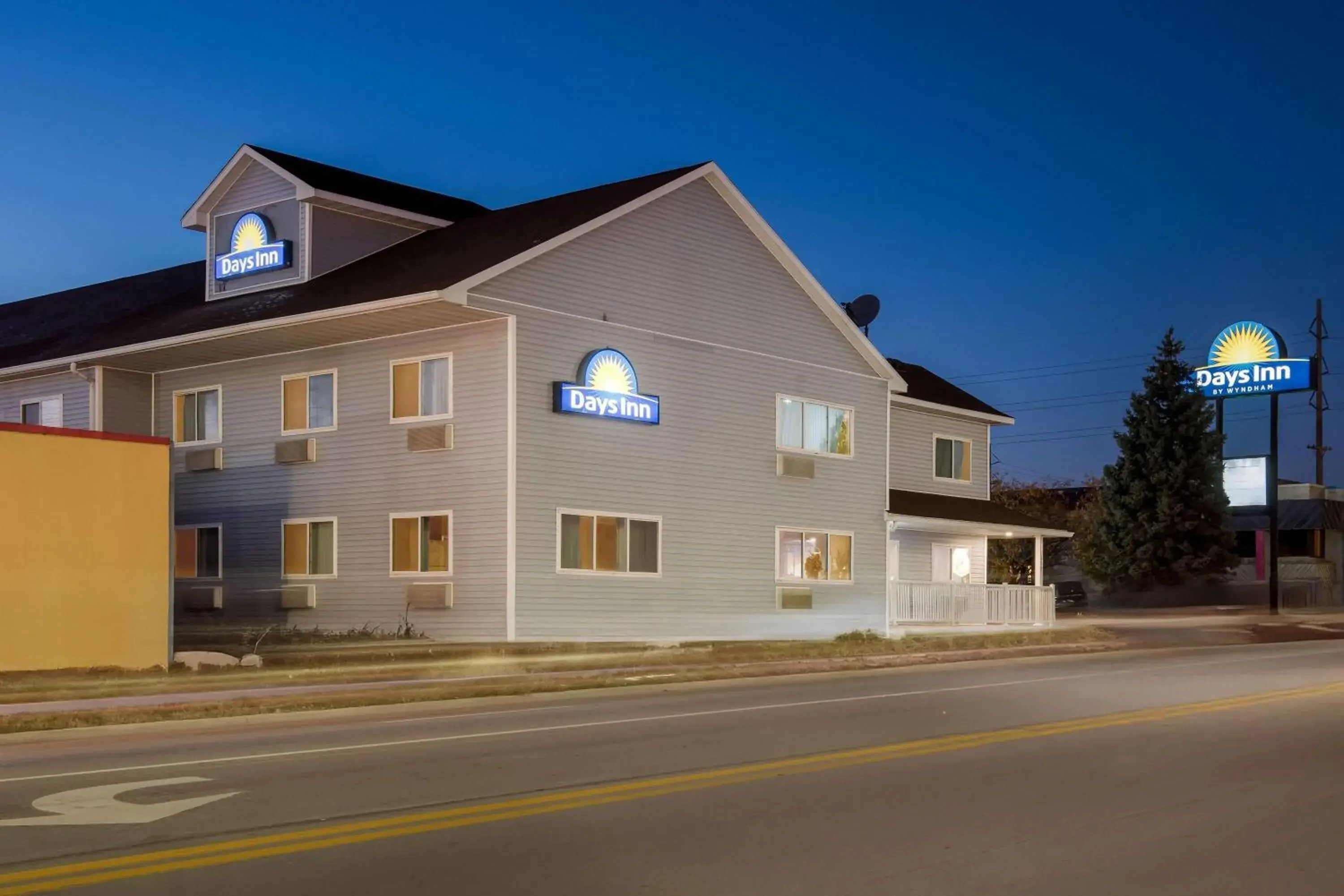 Property building in Days Inn by Wyndham Ames Property building in Days Inn by Wyndham Ames