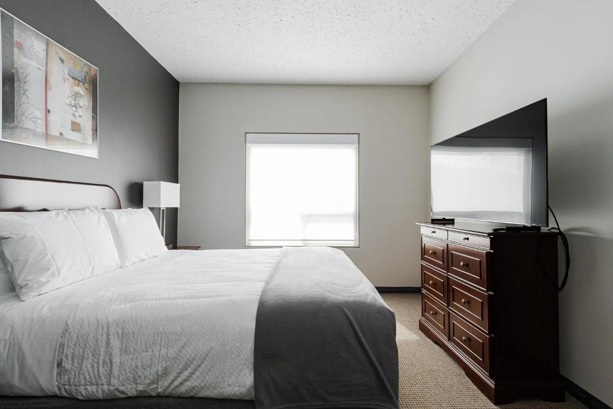 Bedroom, Bed in Premier Residence - Fort McMurray