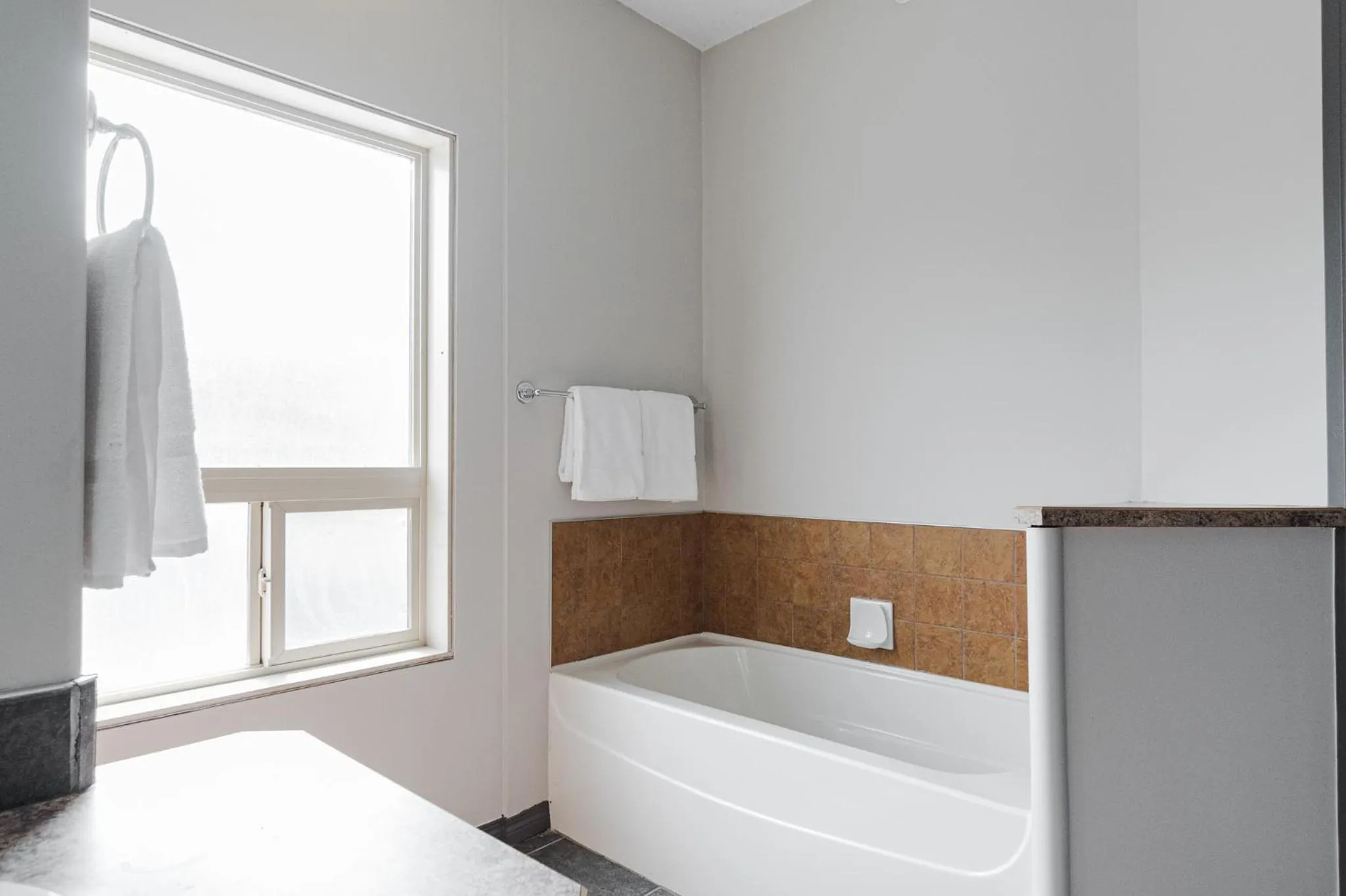 Bathroom, Bed in Premier Residence - Fort McMurray