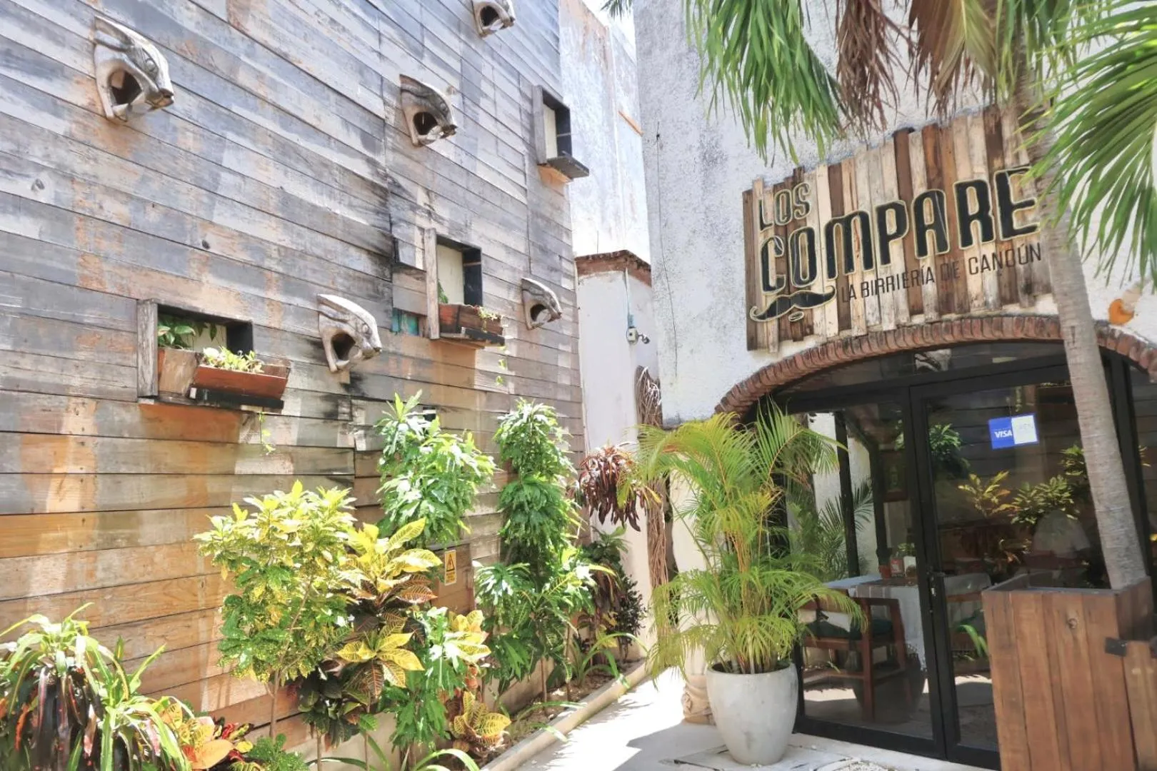 Restaurant/places to eat in Mezcal Hotel