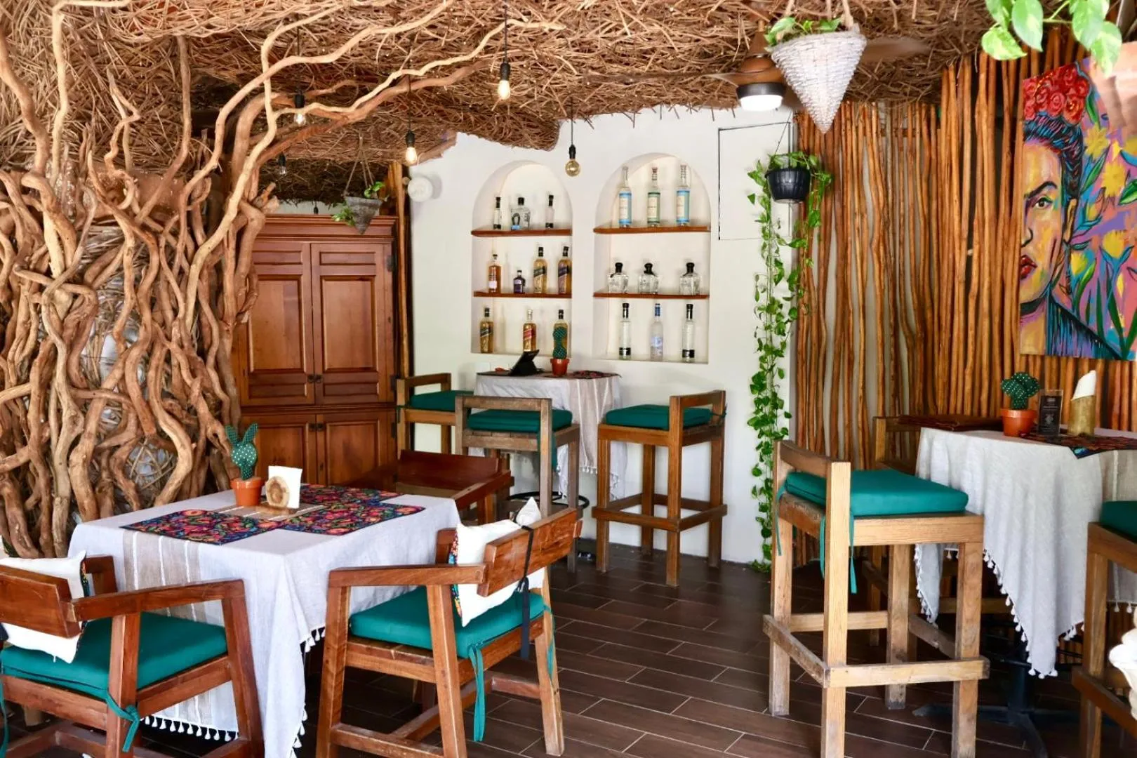 Restaurant/places to eat in Mezcal Hotel