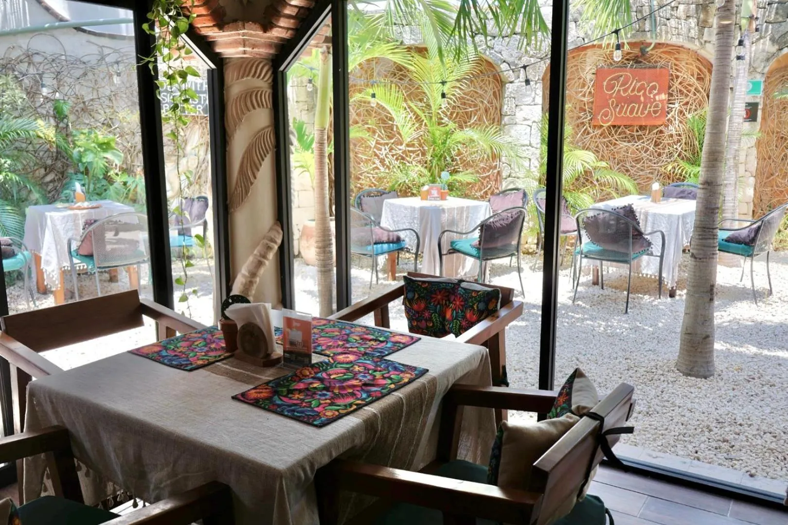 Restaurant/places to eat in Mezcal Hotel