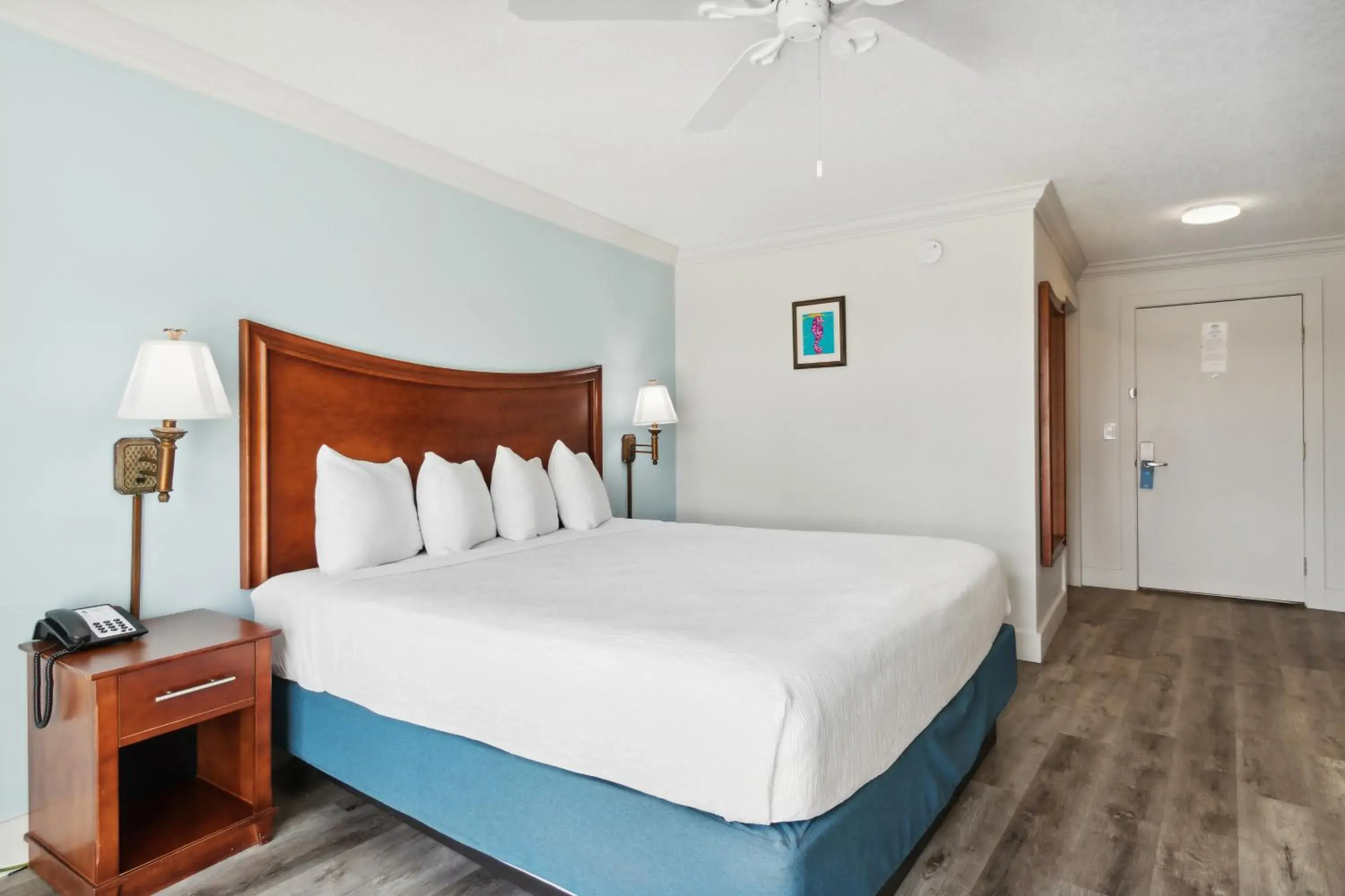 Bed in Seahorse Oceanfront Inn Bed in Seahorse Oceanfront Inn