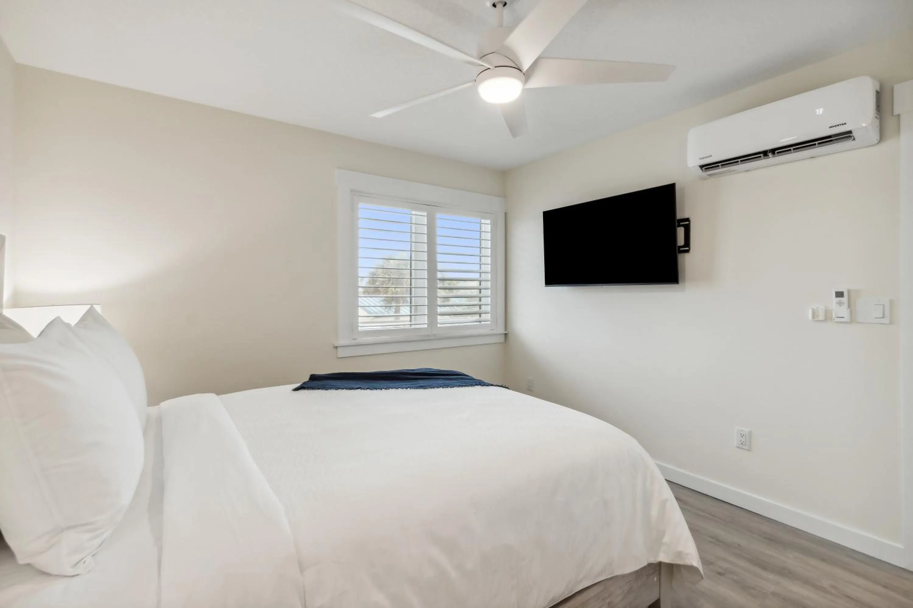 Bedroom, Bed in Seahorse Oceanfront Inn