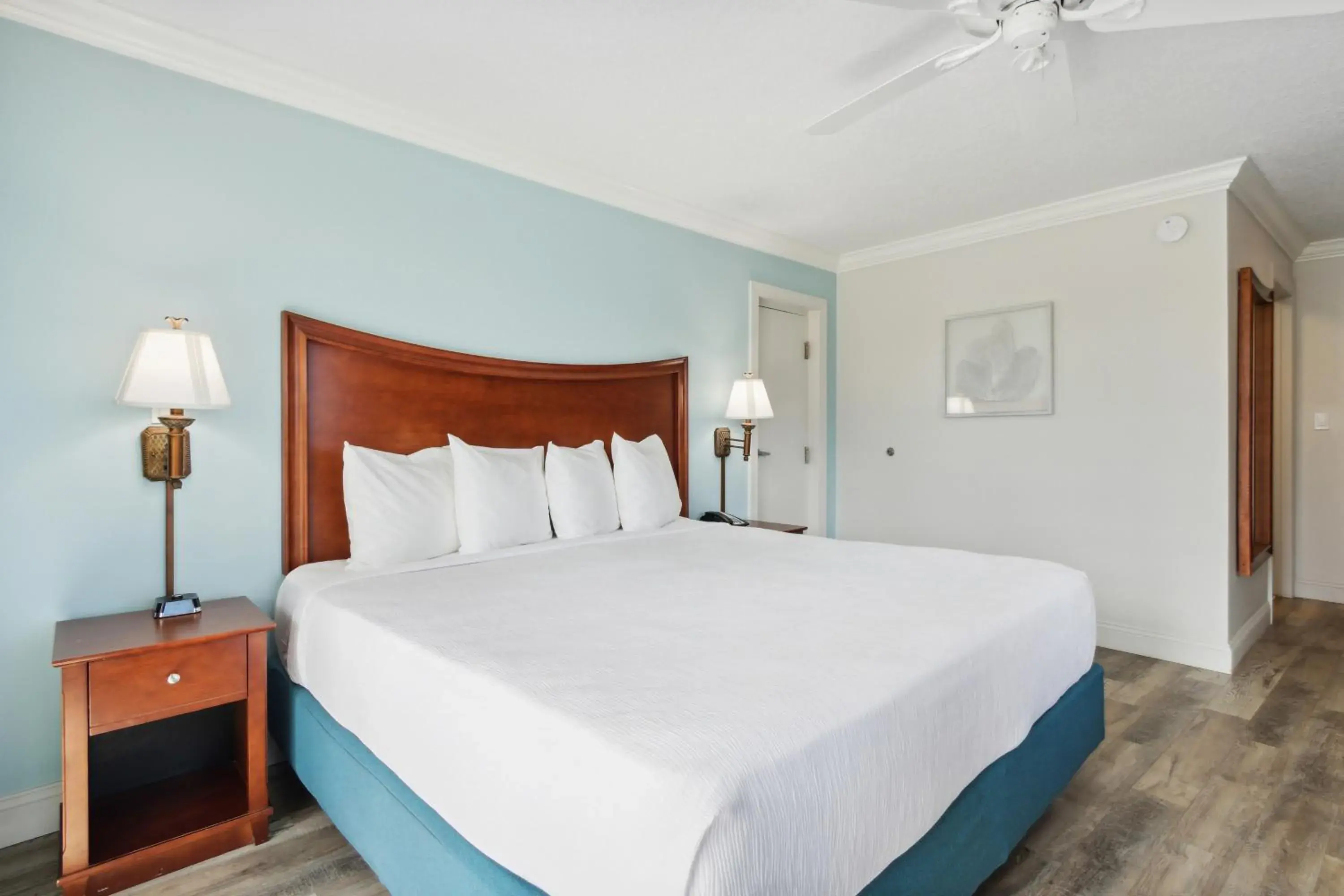 Bed in Seahorse Oceanfront Inn Bed in Seahorse Oceanfront Inn