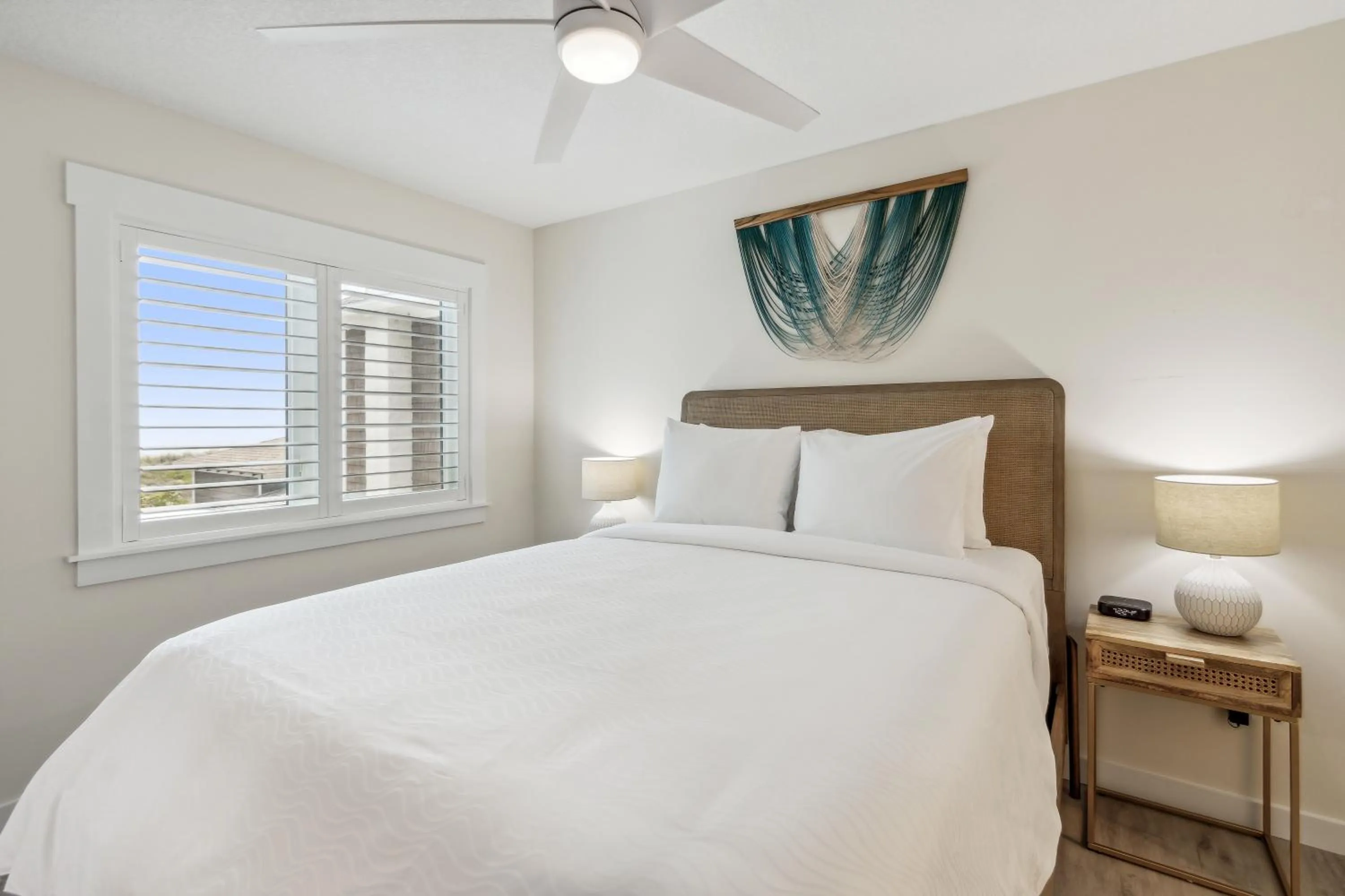 Bedroom, Bed in Seahorse Oceanfront Inn