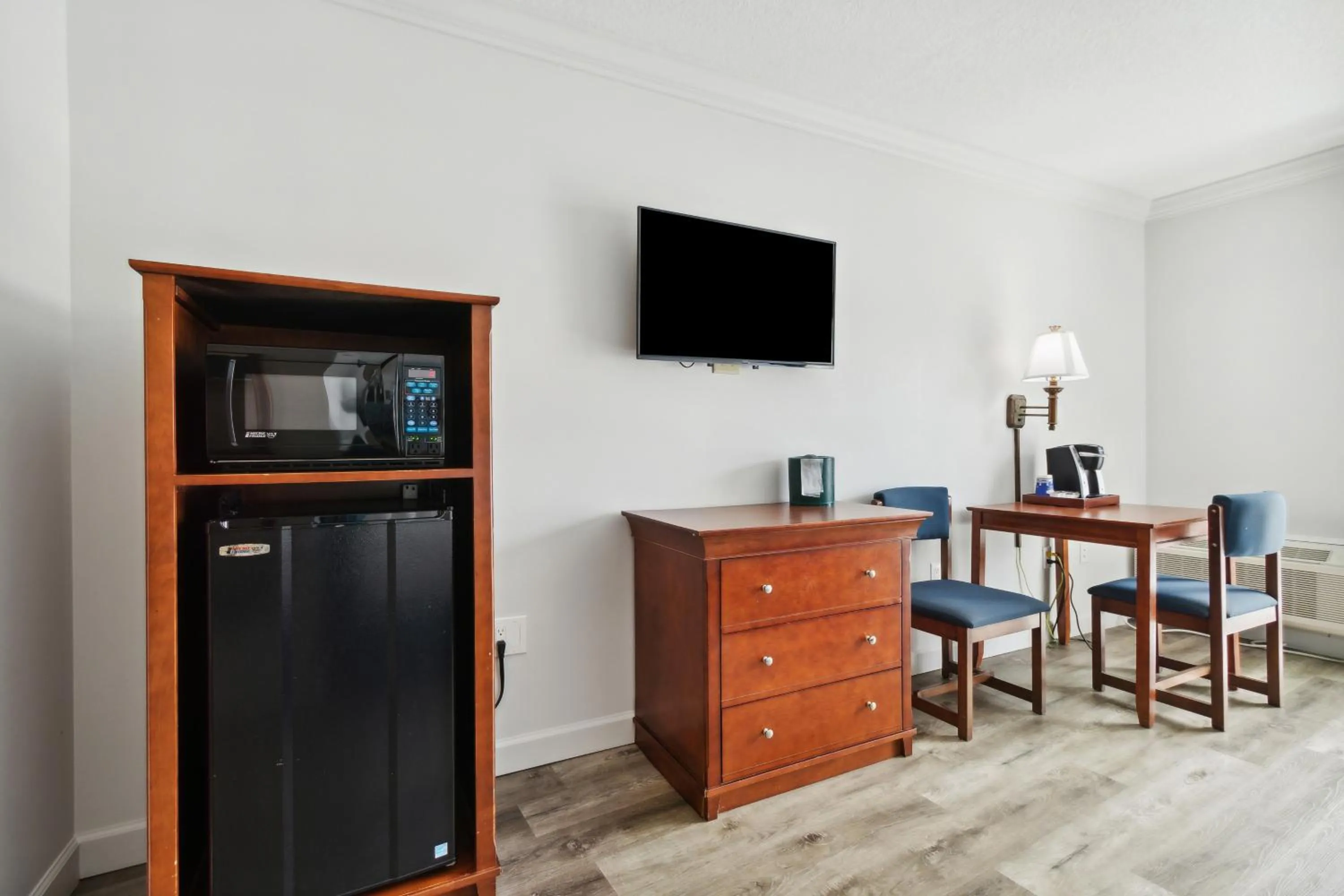 TV and multimedia in Seahorse Oceanfront Inn