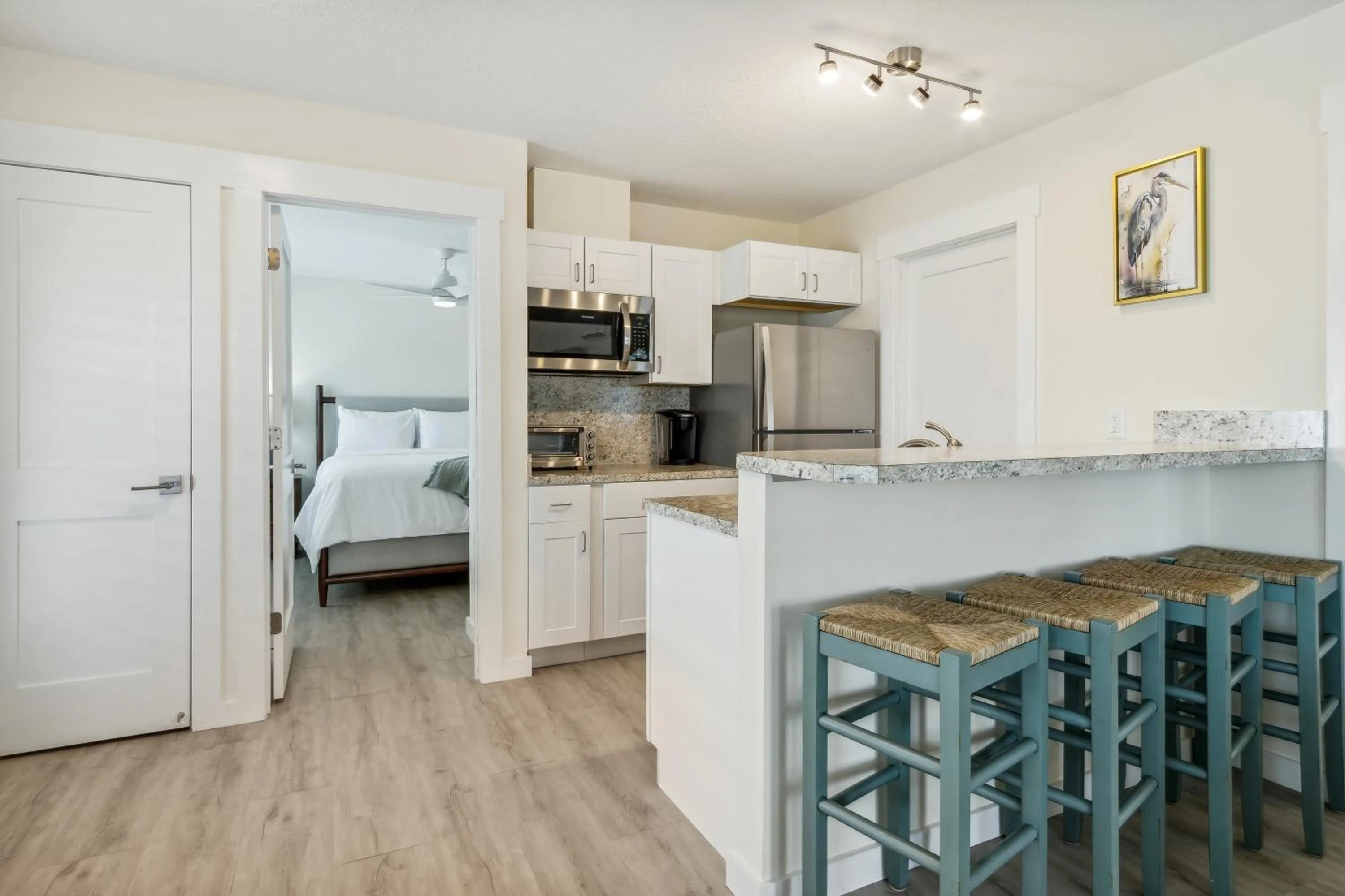 Photo of the whole room, Bed in Seahorse Oceanfront Inn