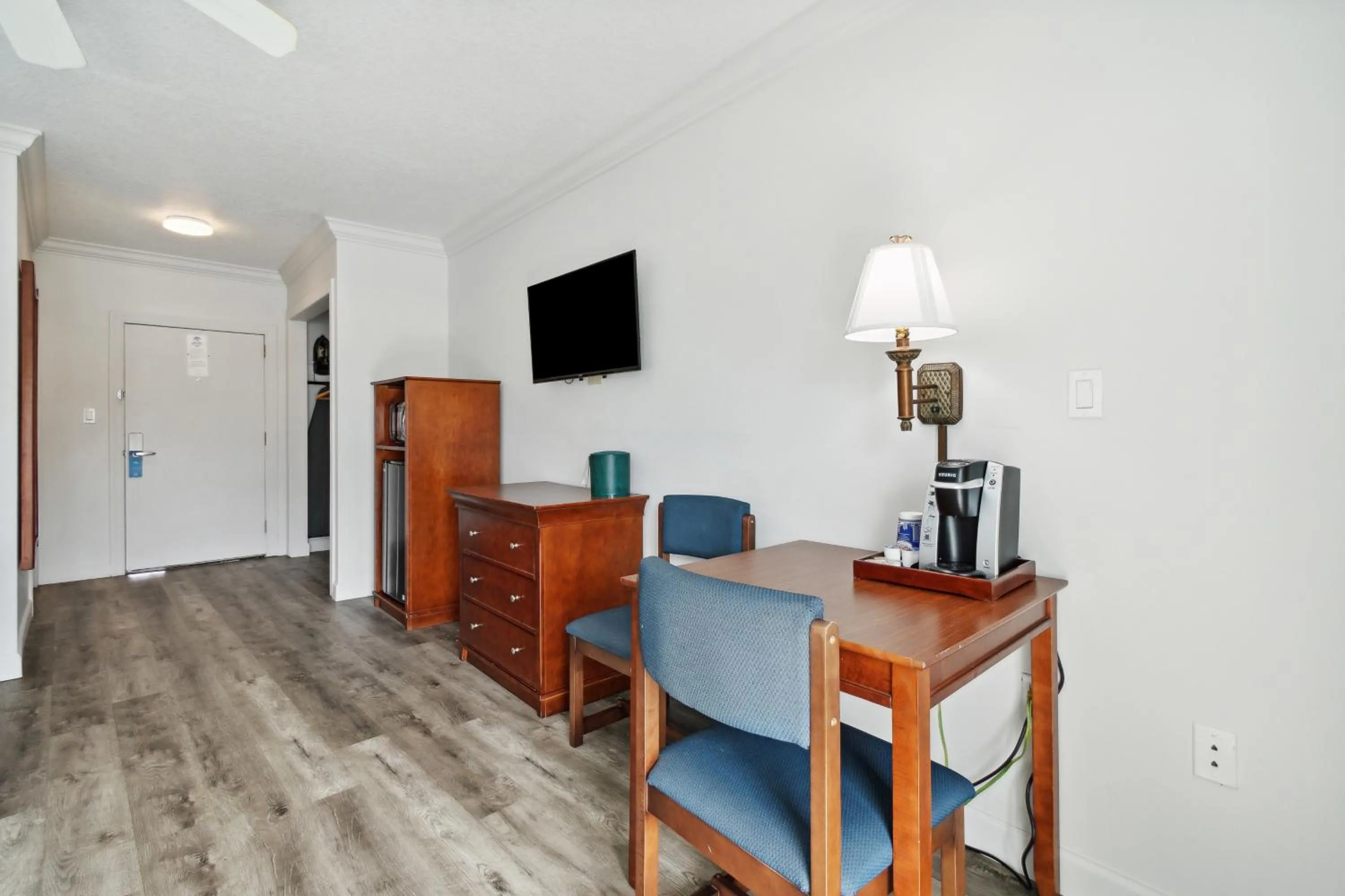 TV and multimedia in Seahorse Oceanfront Inn