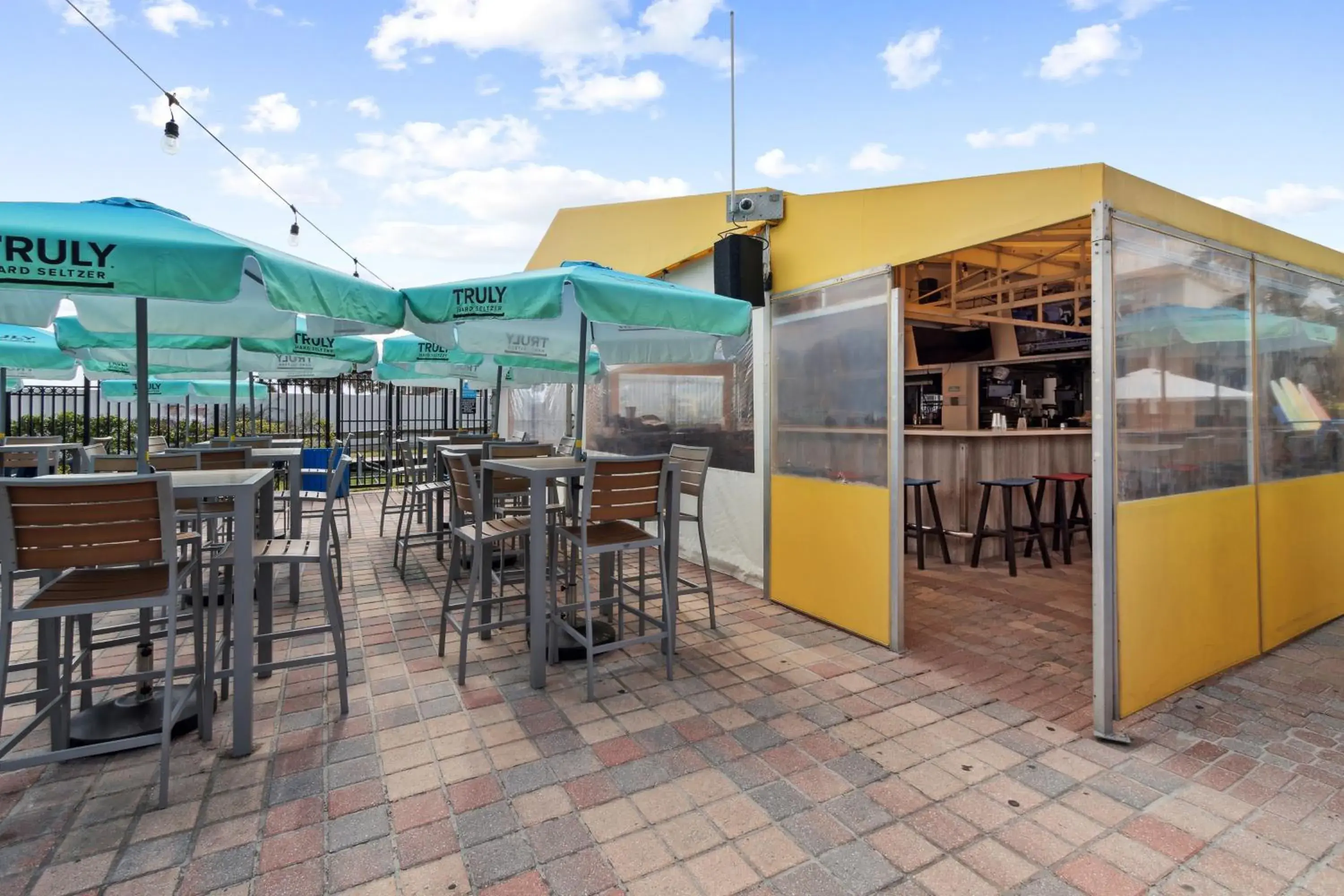 Restaurant/places to eat in Seahorse Oceanfront Inn Restaurant/places to eat in Seahorse Oceanfront Inn