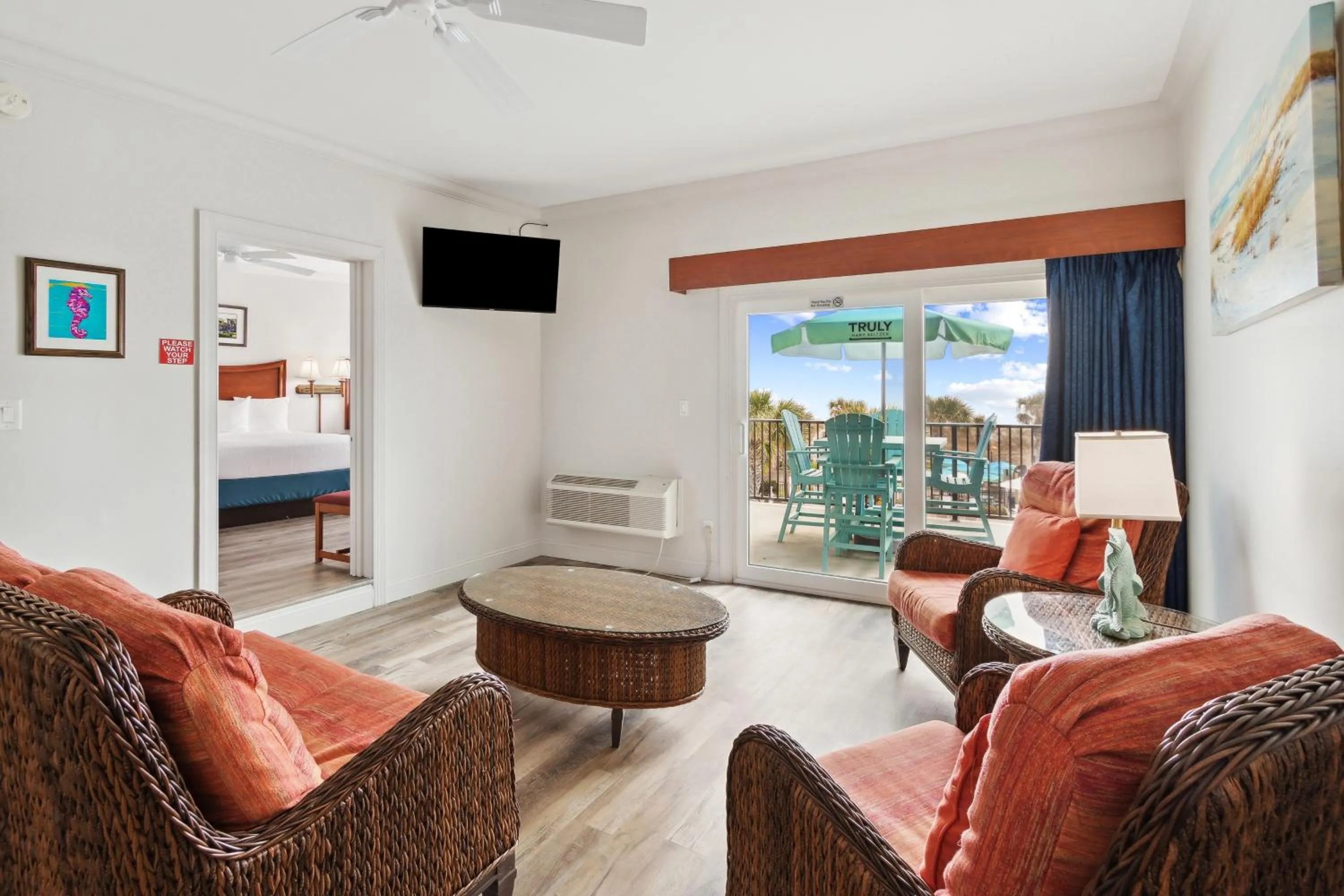 Communal lounge/ TV room in Seahorse Oceanfront Inn