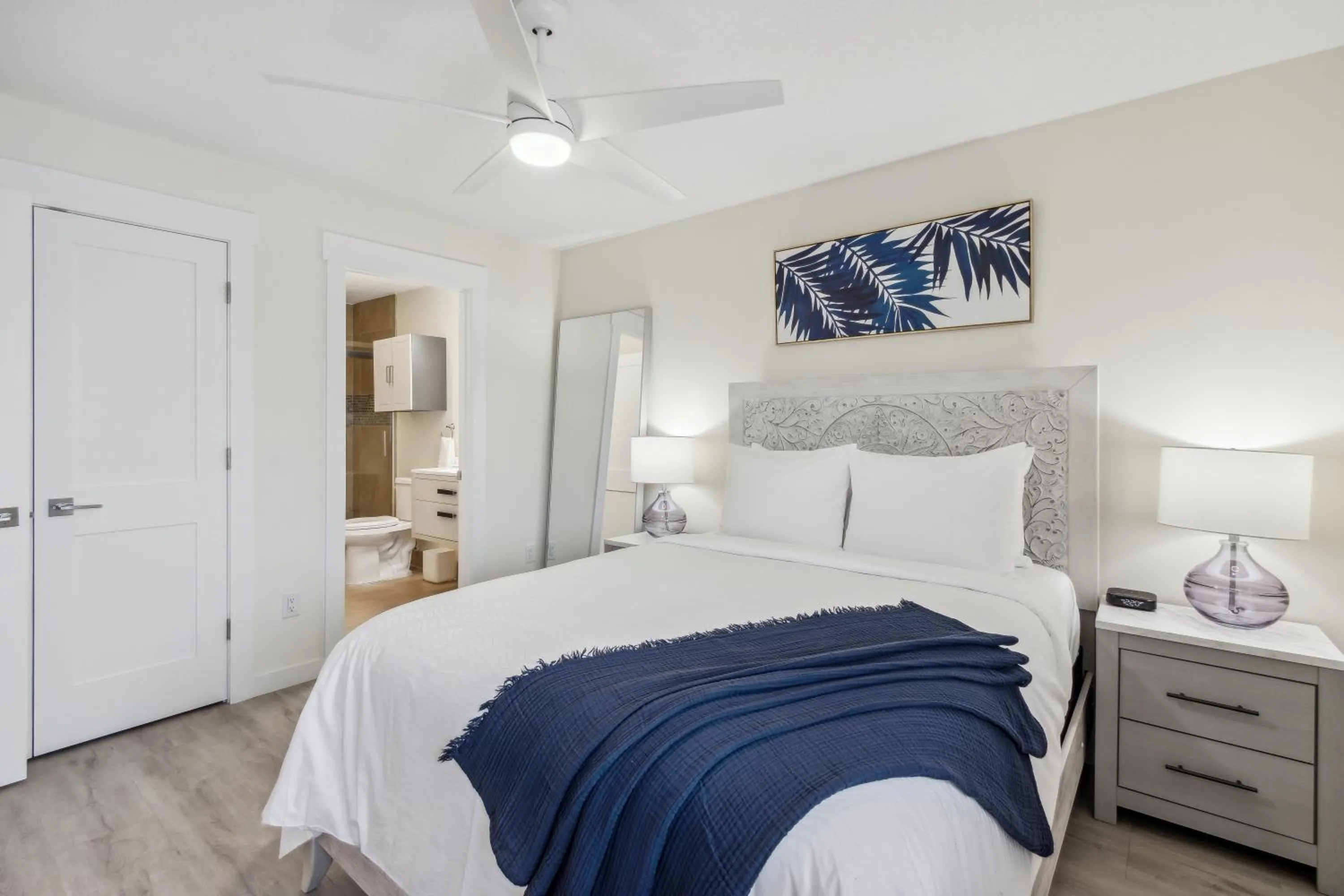 Bedroom, Bed in Seahorse Oceanfront Inn