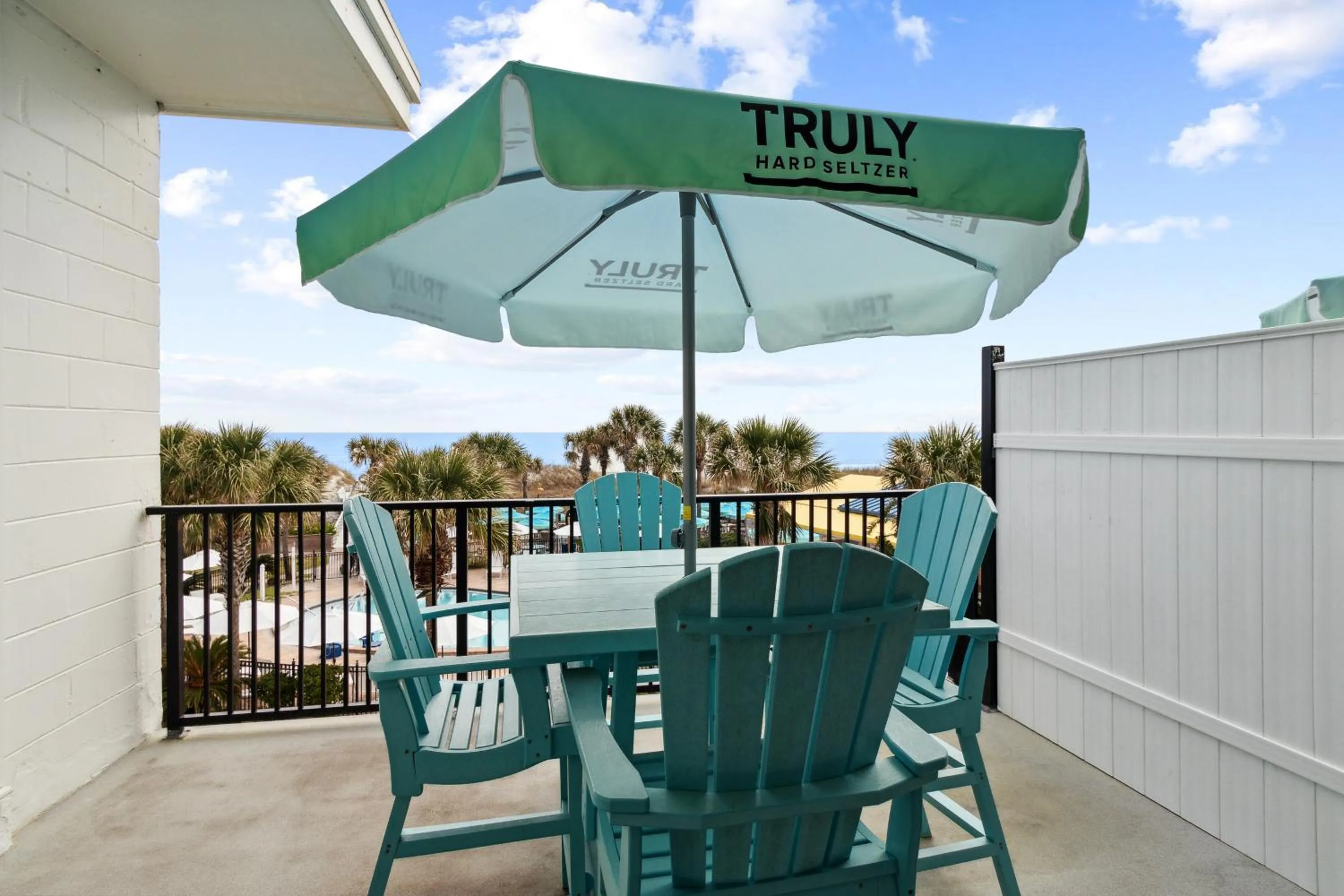 Day in Seahorse Oceanfront Inn