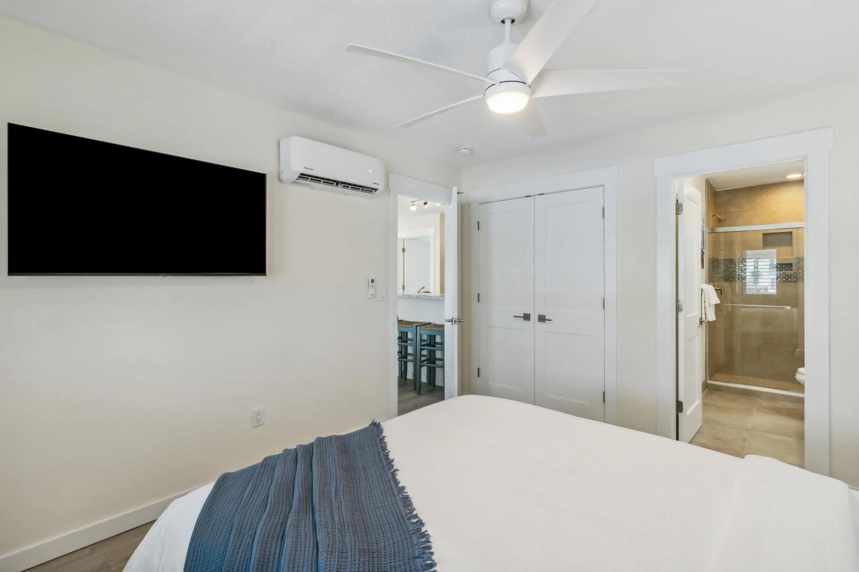 Bedroom, Bed in Seahorse Oceanfront Inn