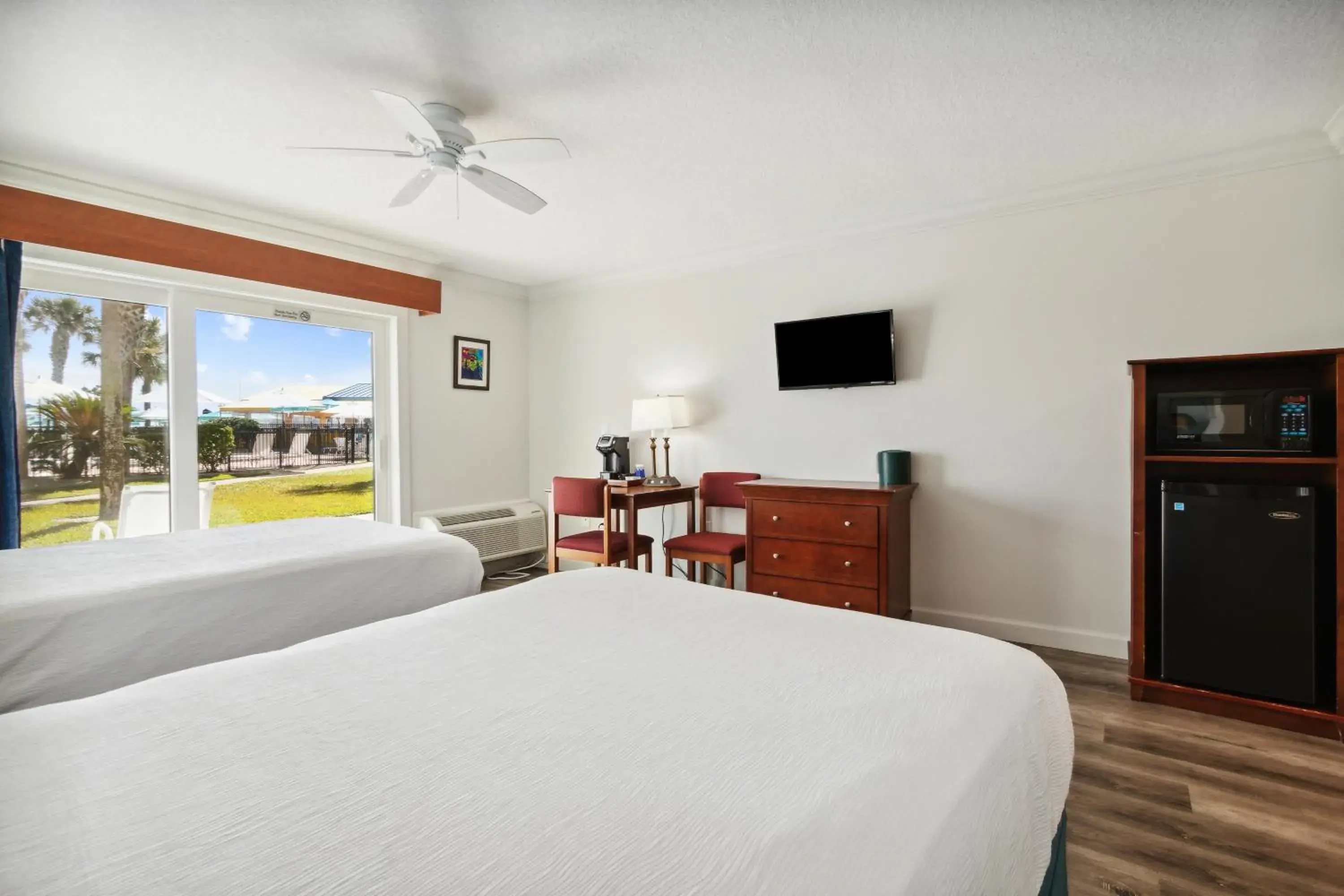 First Floor - One King and One Double in Seahorse Oceanfront Inn First Floor - One King and One Double in Seahorse Oceanfront Inn