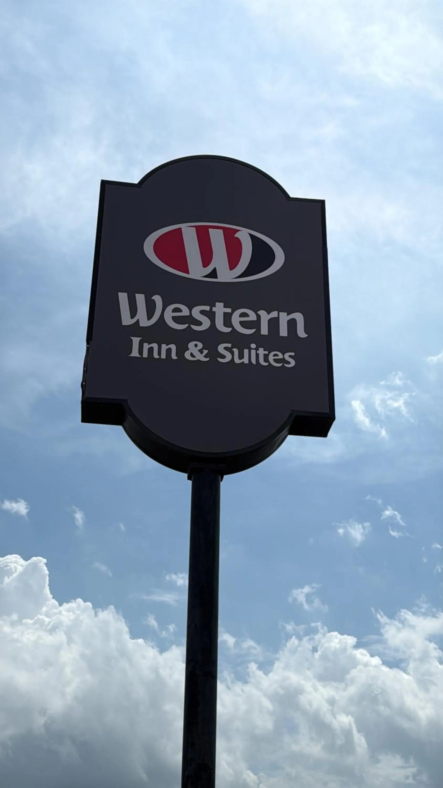 Logo/Certificate/Sign in Western Inn & Suite Grinnell IA