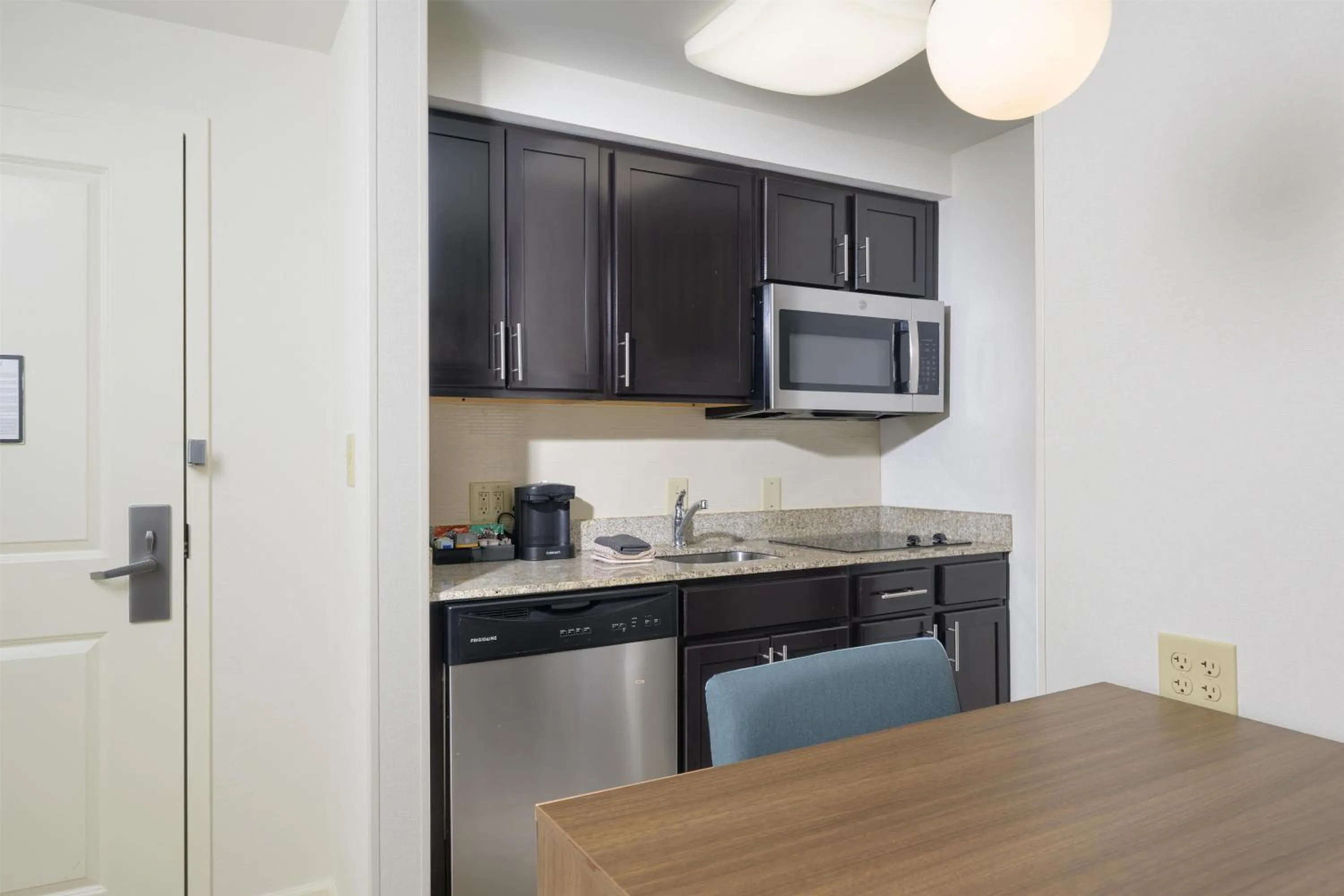 Kitchen or kitchenette in Homewood Suites Atlanta Airport North