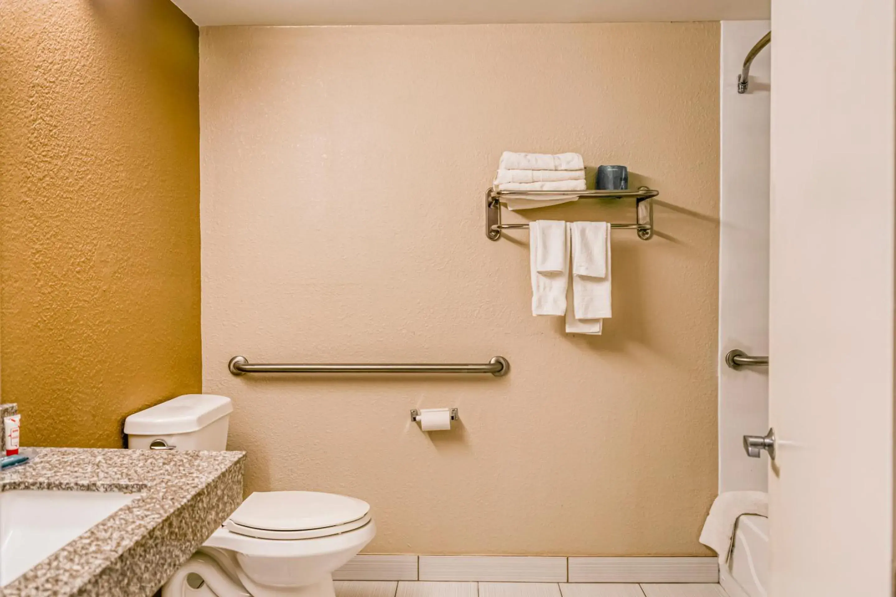 Bathroom in Trident Inn & Suites New Orleans