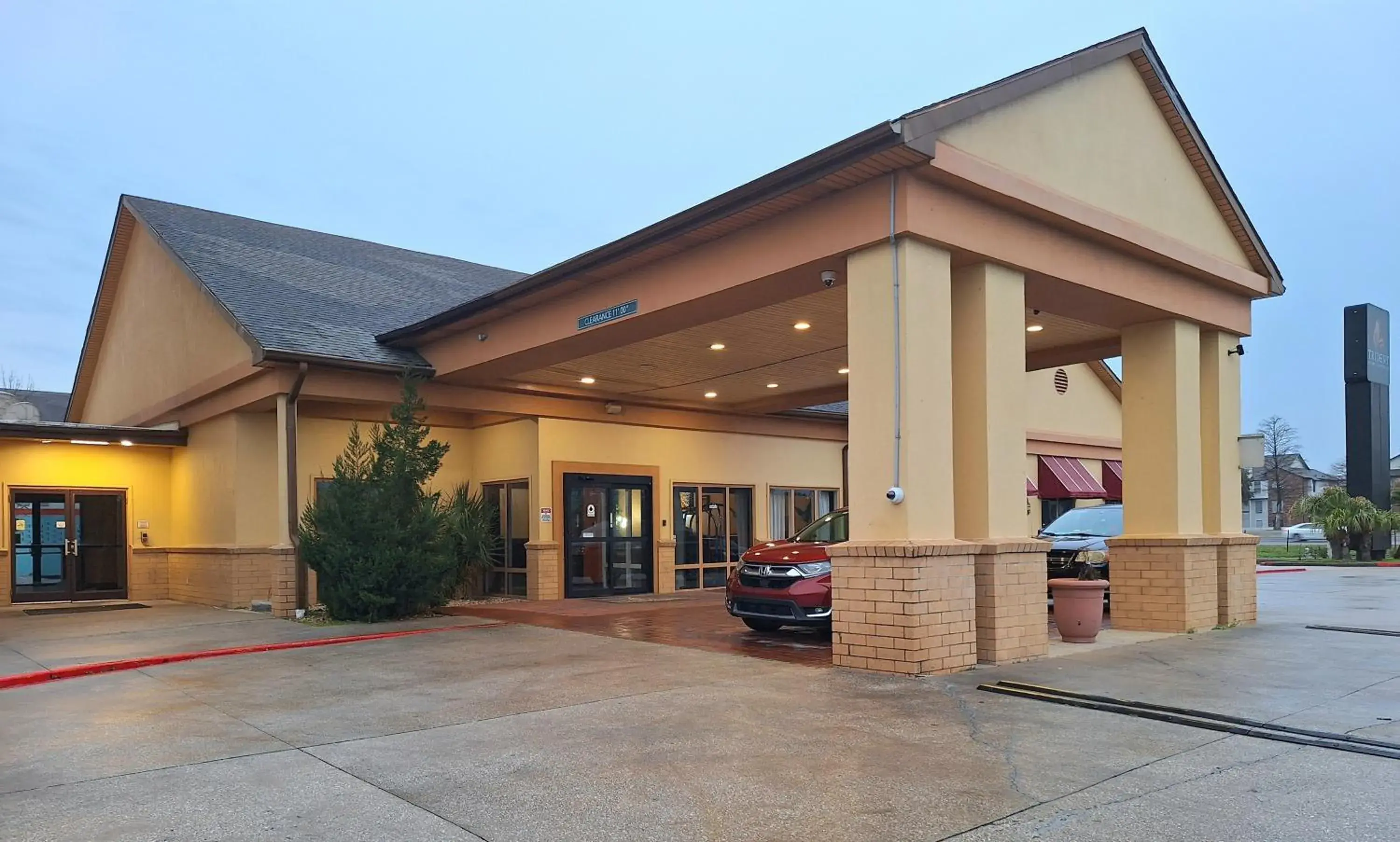 Facade/entrance in Trident Inn & Suites New Orleans