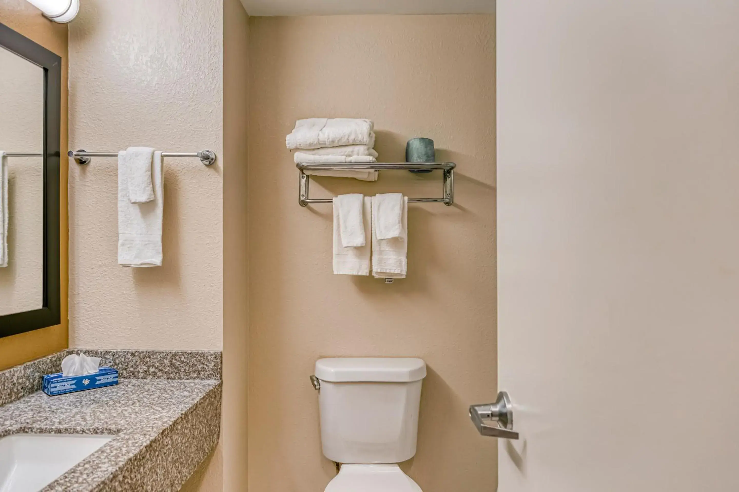 Bathroom in Trident Inn & Suites New Orleans